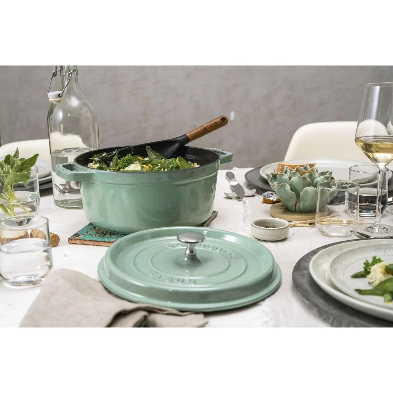 Staub LA COCOTTE 24 Cm 3,7Lt Adaçayı Yuvarlak Döküm Tencere - 405053640