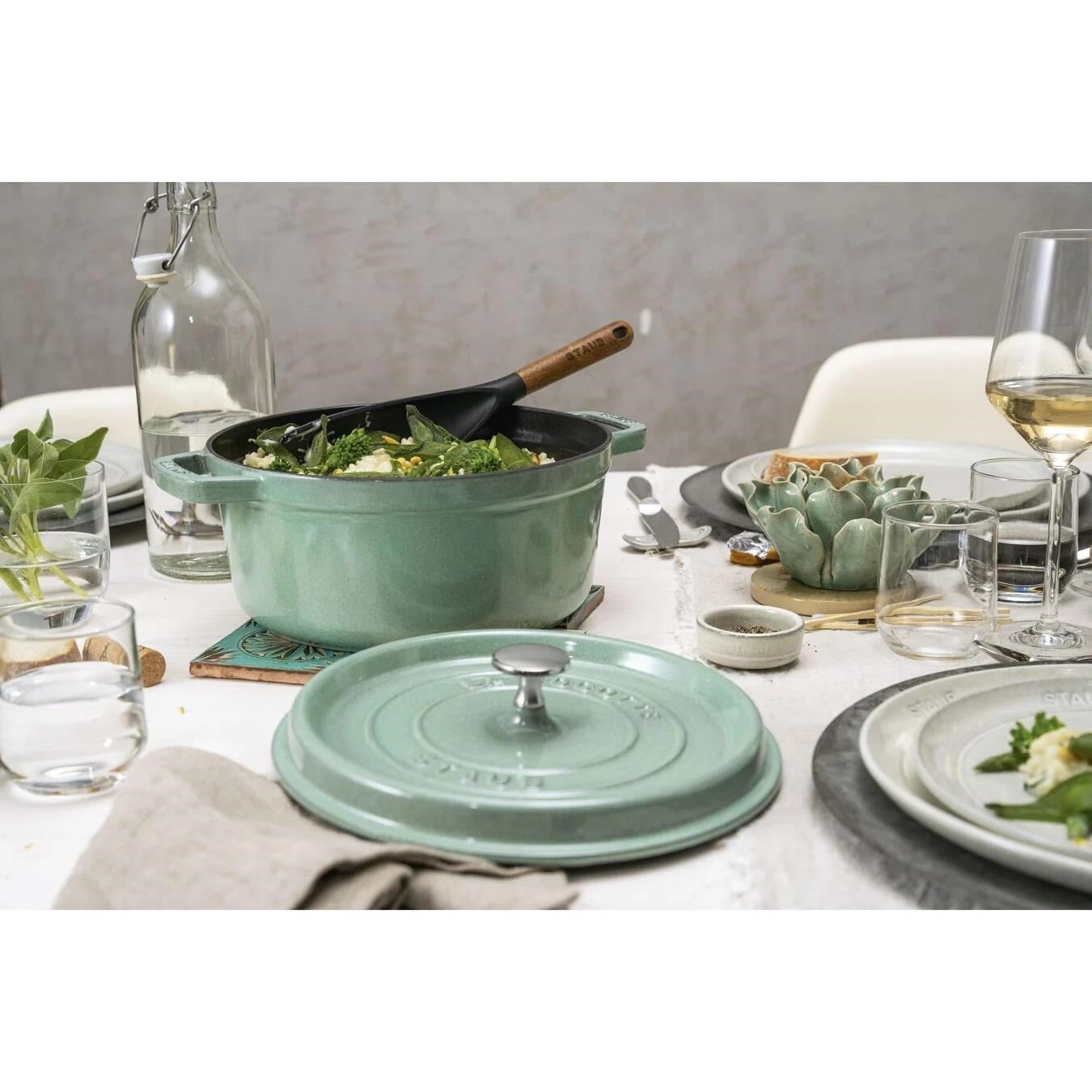 Staub LA COCOTTE 24 Cm 3,7Lt Adaçayı Yuvarlak Döküm Tencere - 405053640