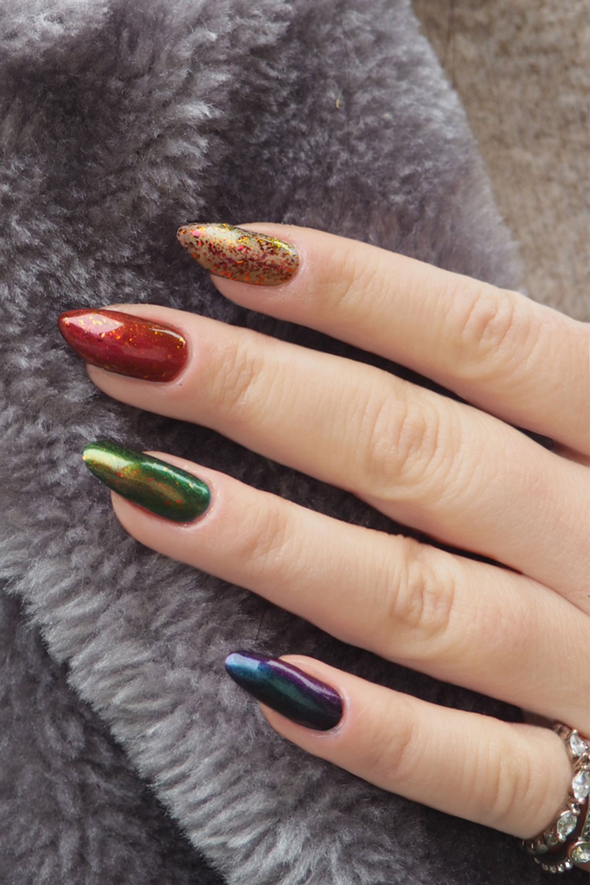 Mara Rainbow Nail Polish Bronze - Gold - Green