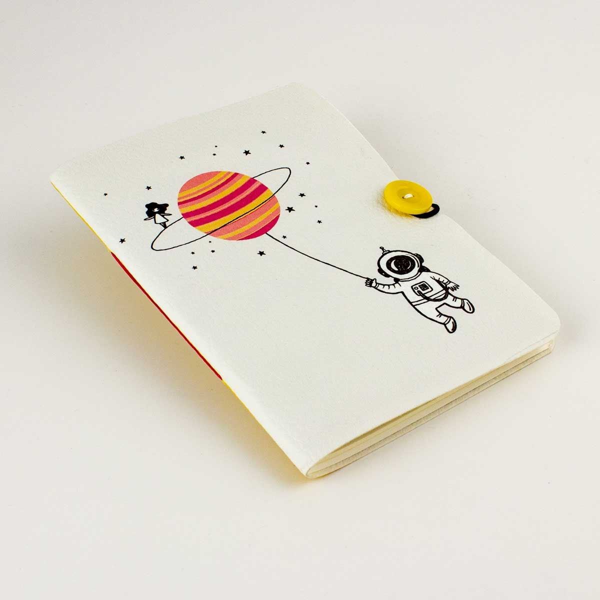 Satürn Kız Astronot Düğmeli Defter