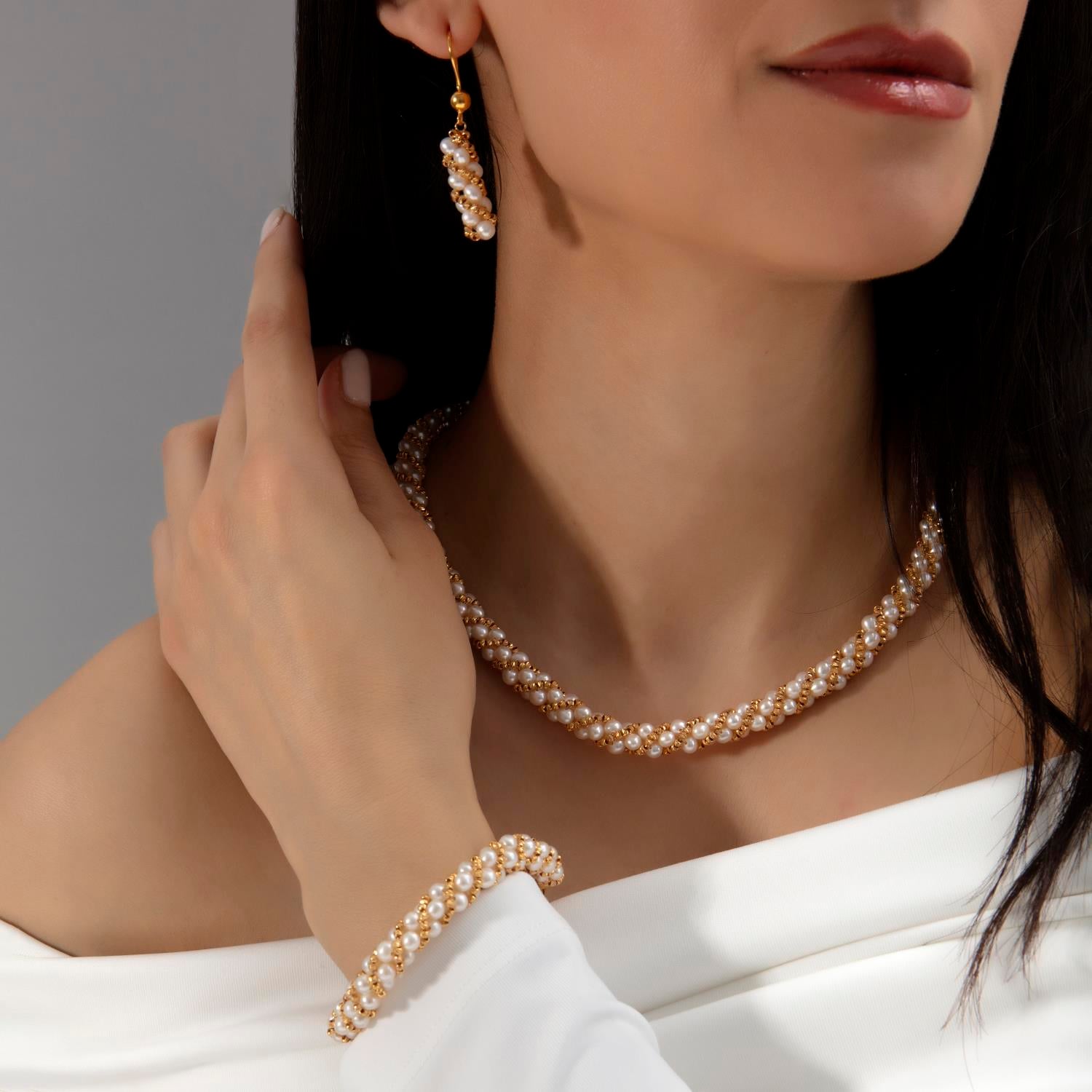 Altın ve İncili Örme Set