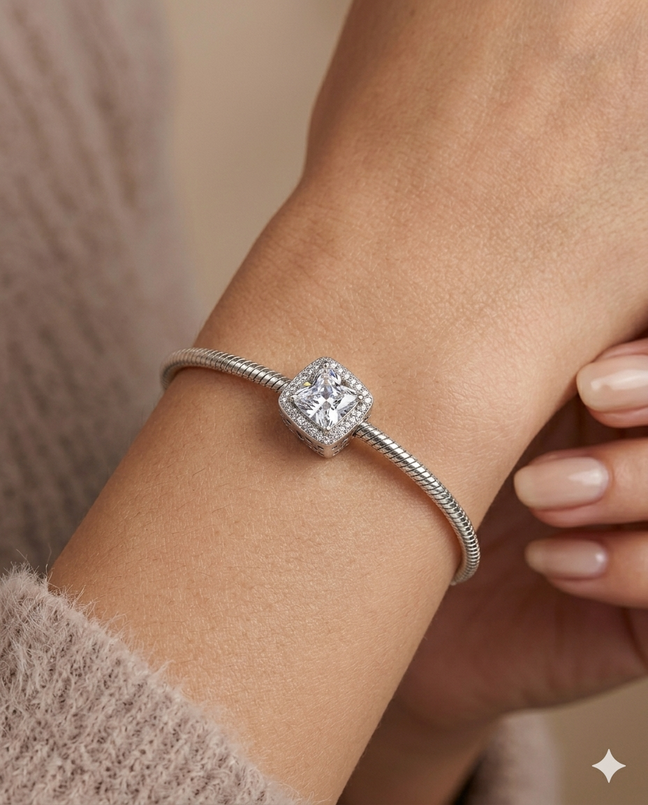 Bayan Kare Model Taşlı Gümüş Charm