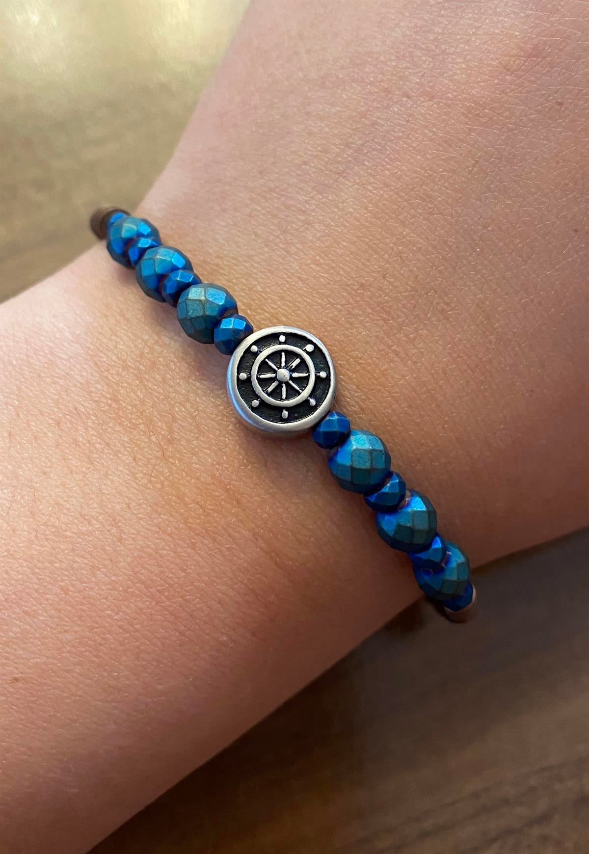 Erkek Çapa ve Pusula Model Çift Taraflı İki Renkli  Doğaltaş Boncuk Bileklik 