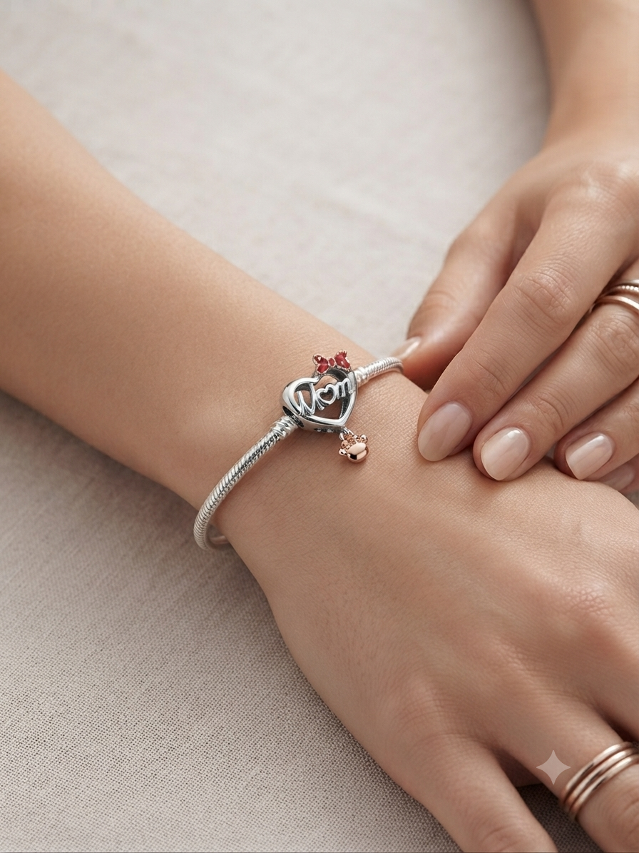 Kadın 'Anne ve Sevgi' Yazılı Kalp Model Sallantılı Gümüş Charm