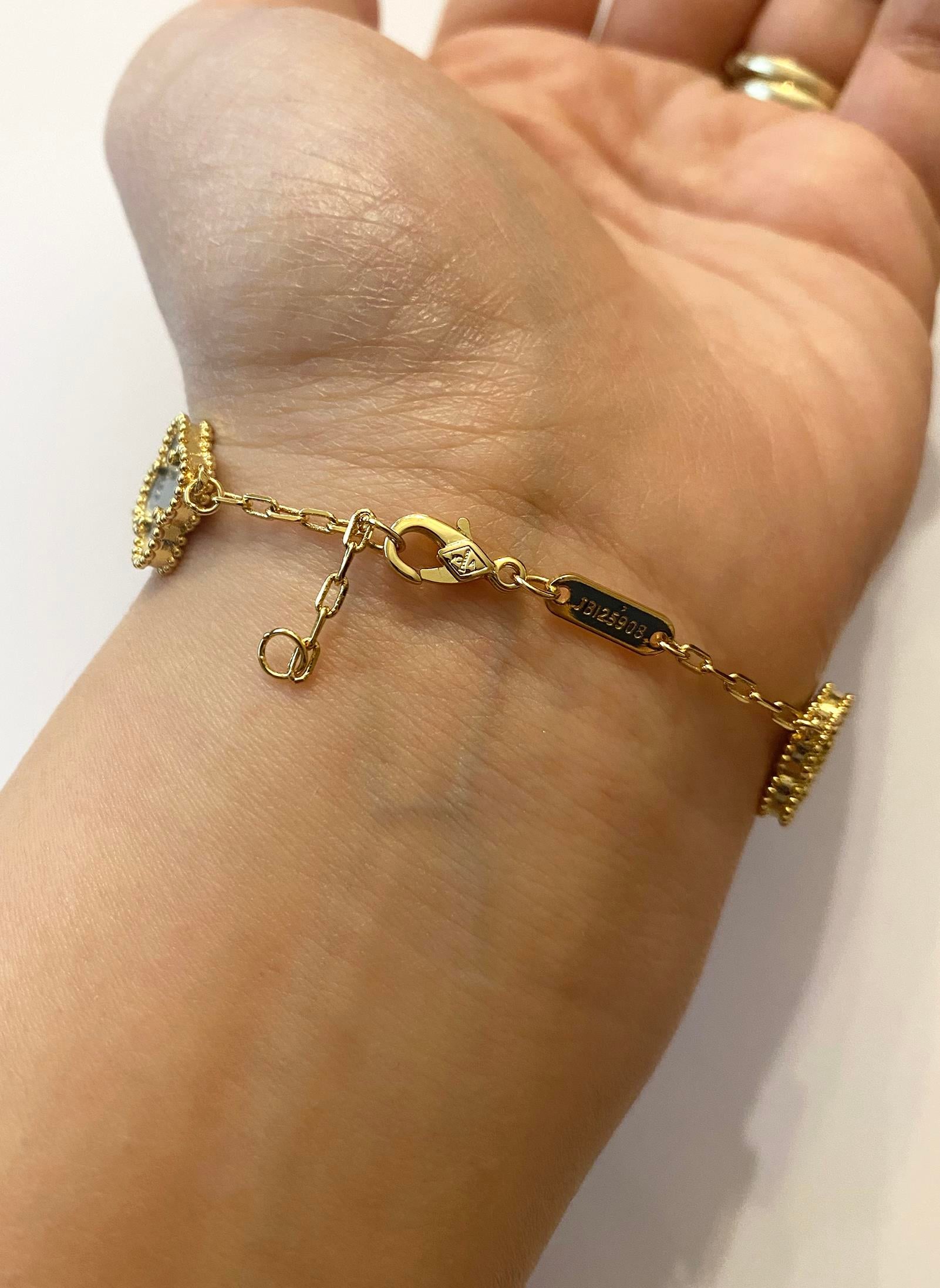 Kadın Antrasit Renk Yonca Model Çelik Bileklik