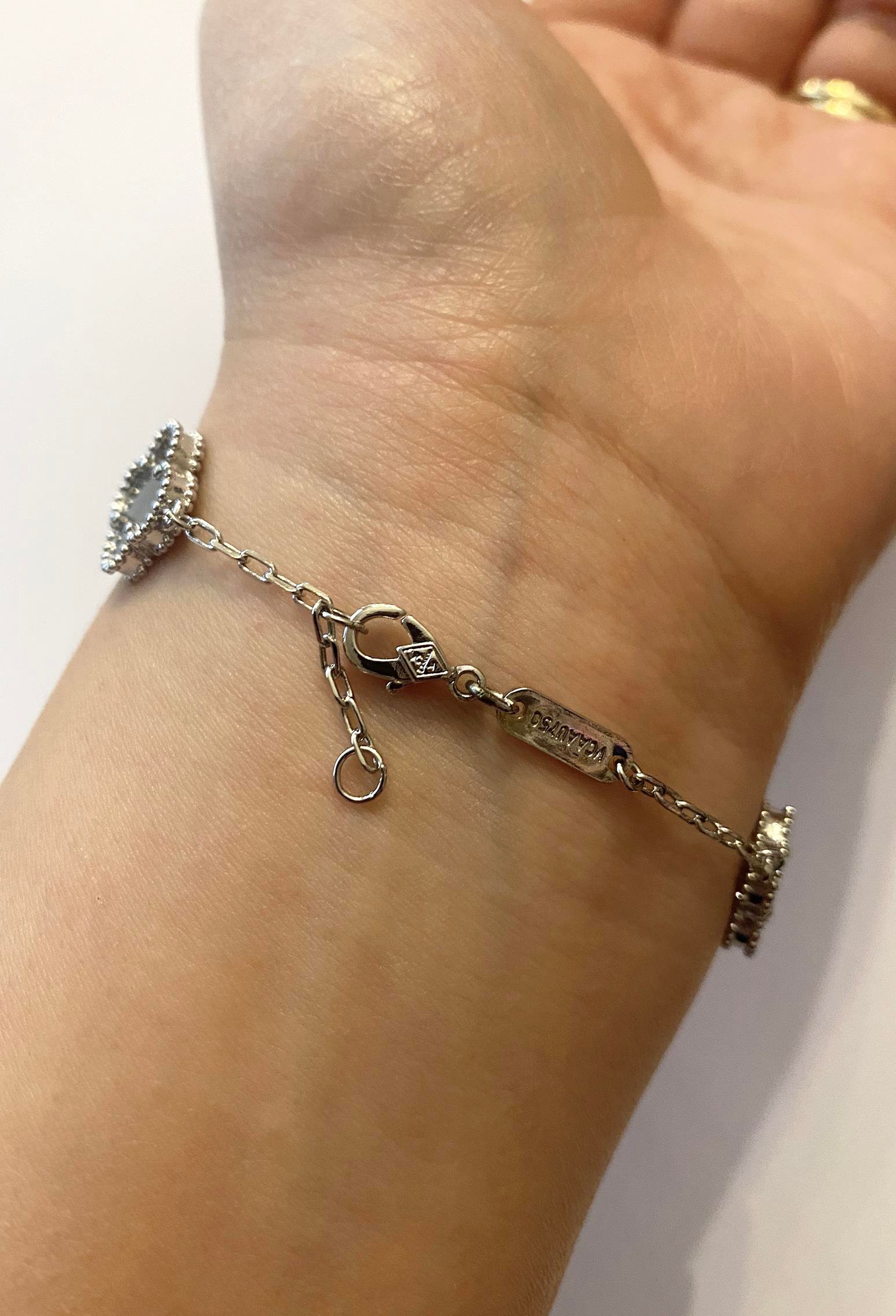 Kadın Antrasit Renk Yonca Model Çelik Bileklik