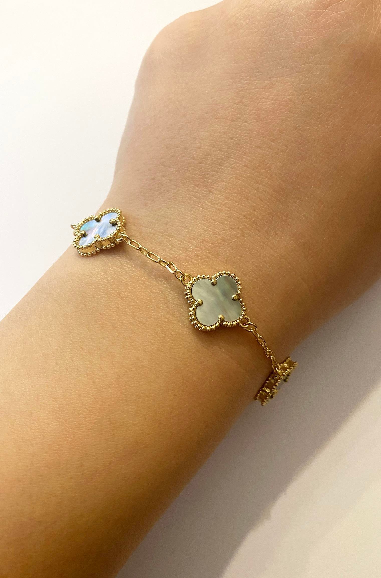 Kadın Antrasit Renk Yonca Model Çelik Bileklik