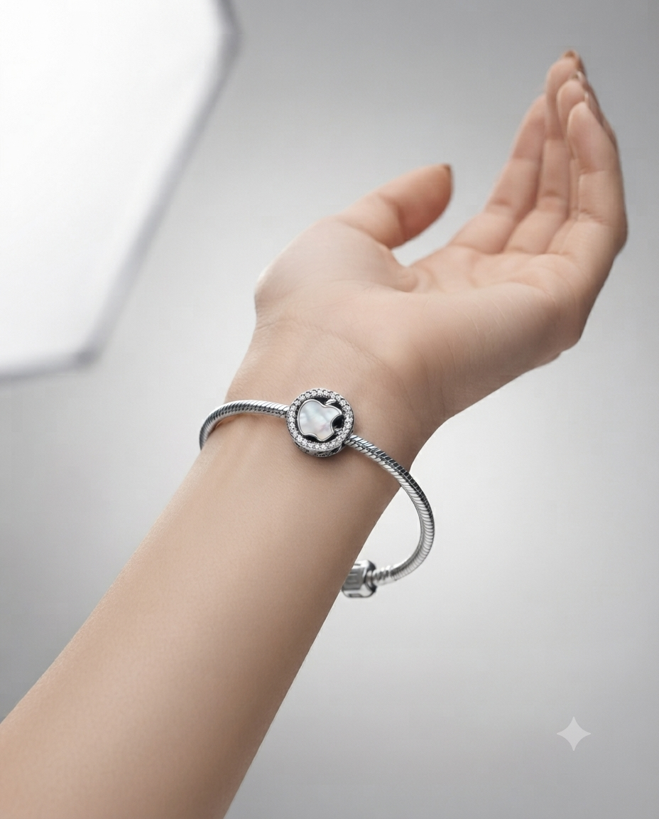 Kadın Beyaz  Yarım Elma Model Gümüş Charm