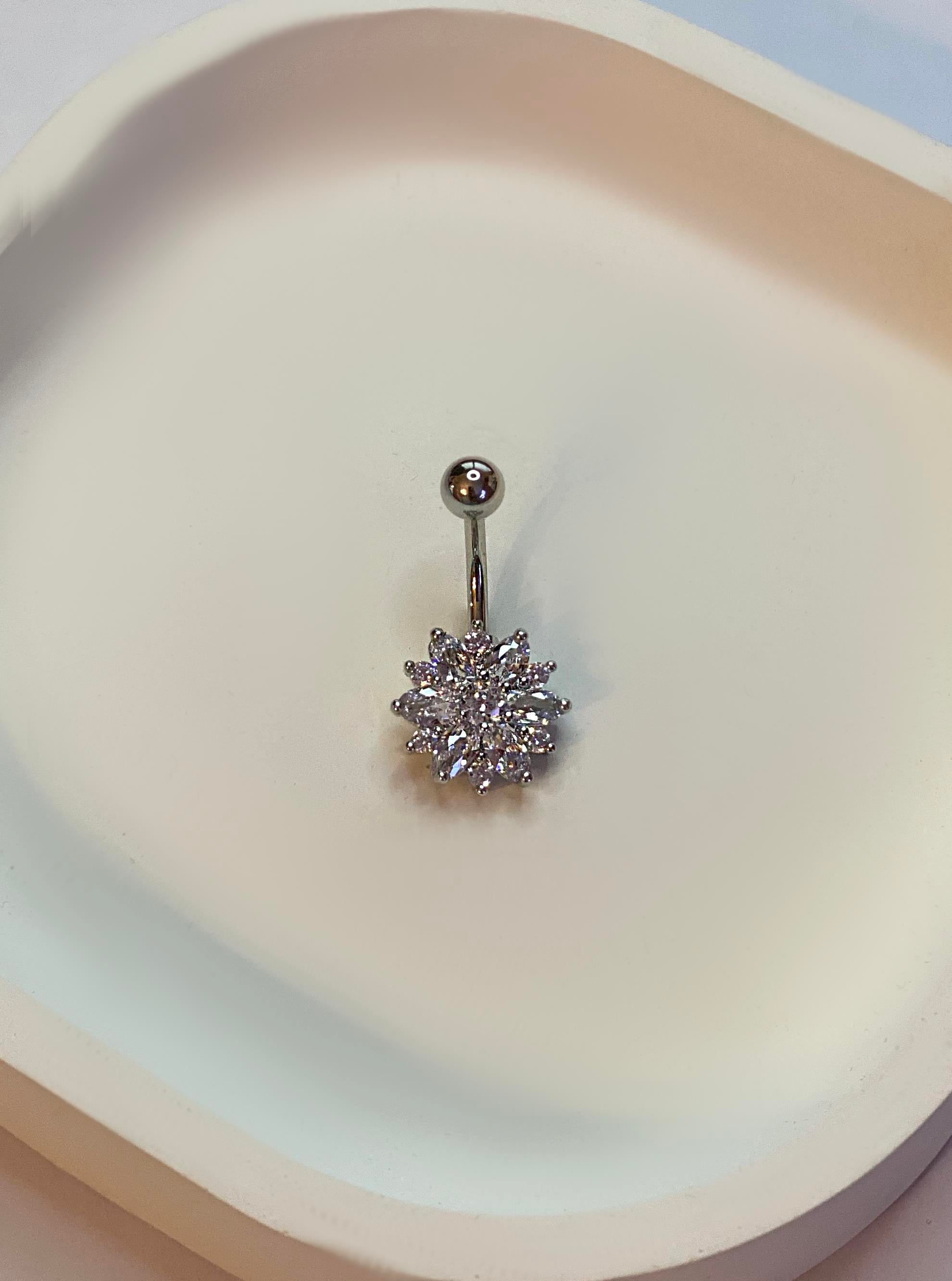 Kadın Çiçek Model Çelik Piercing 