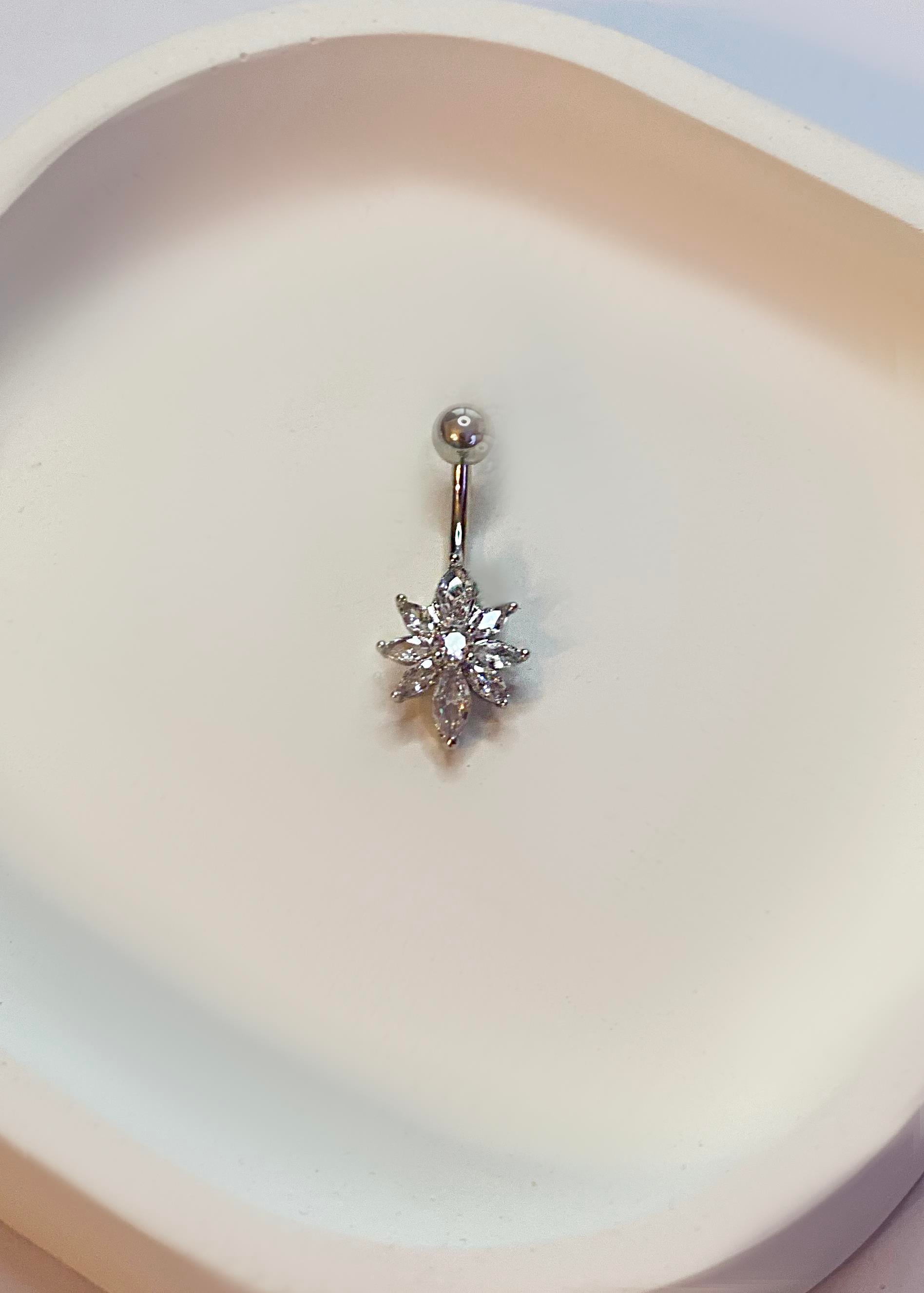 Kadın Çiçek Model Çelik Piercing