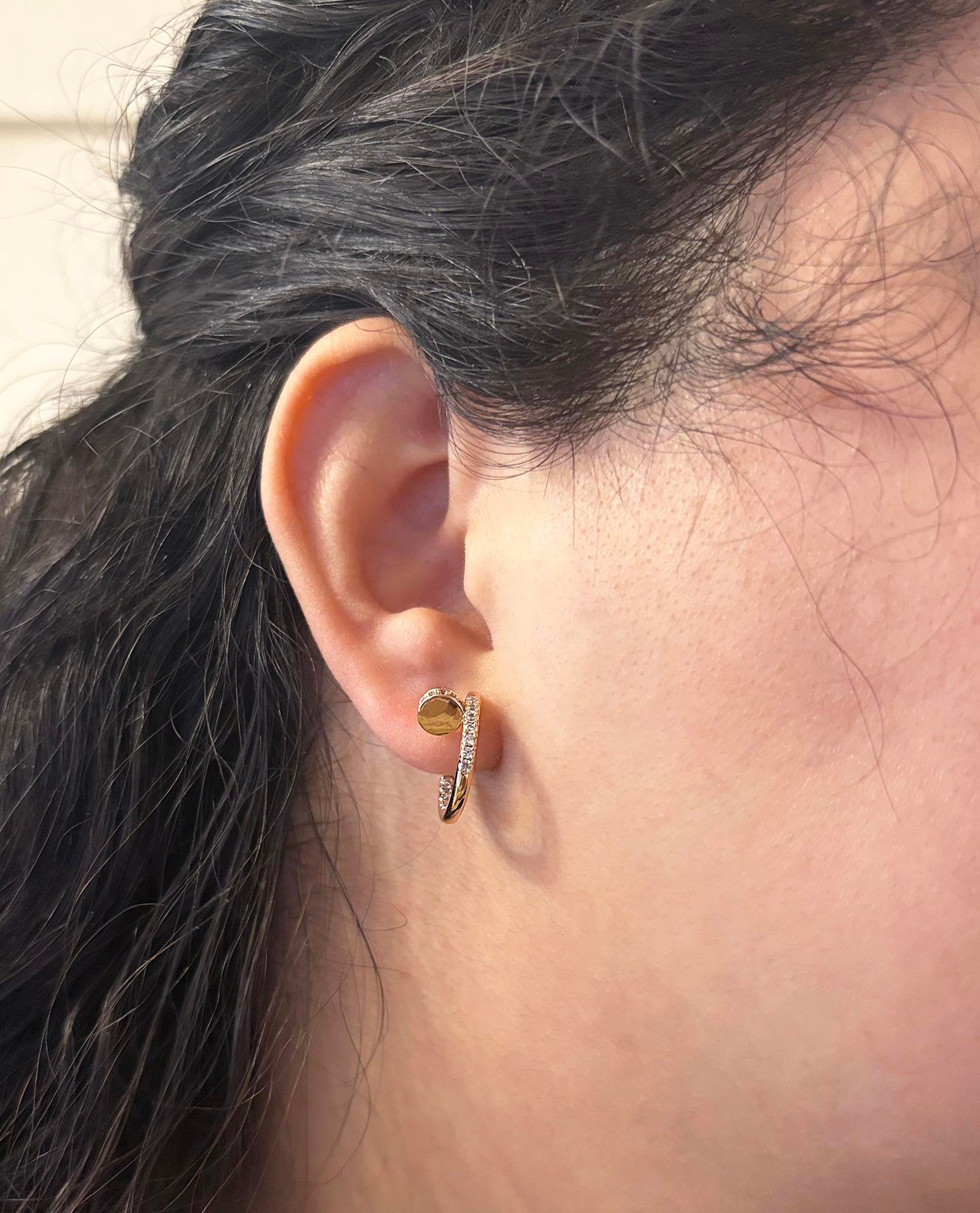 Kadın Çivi Model Çelik Küpe