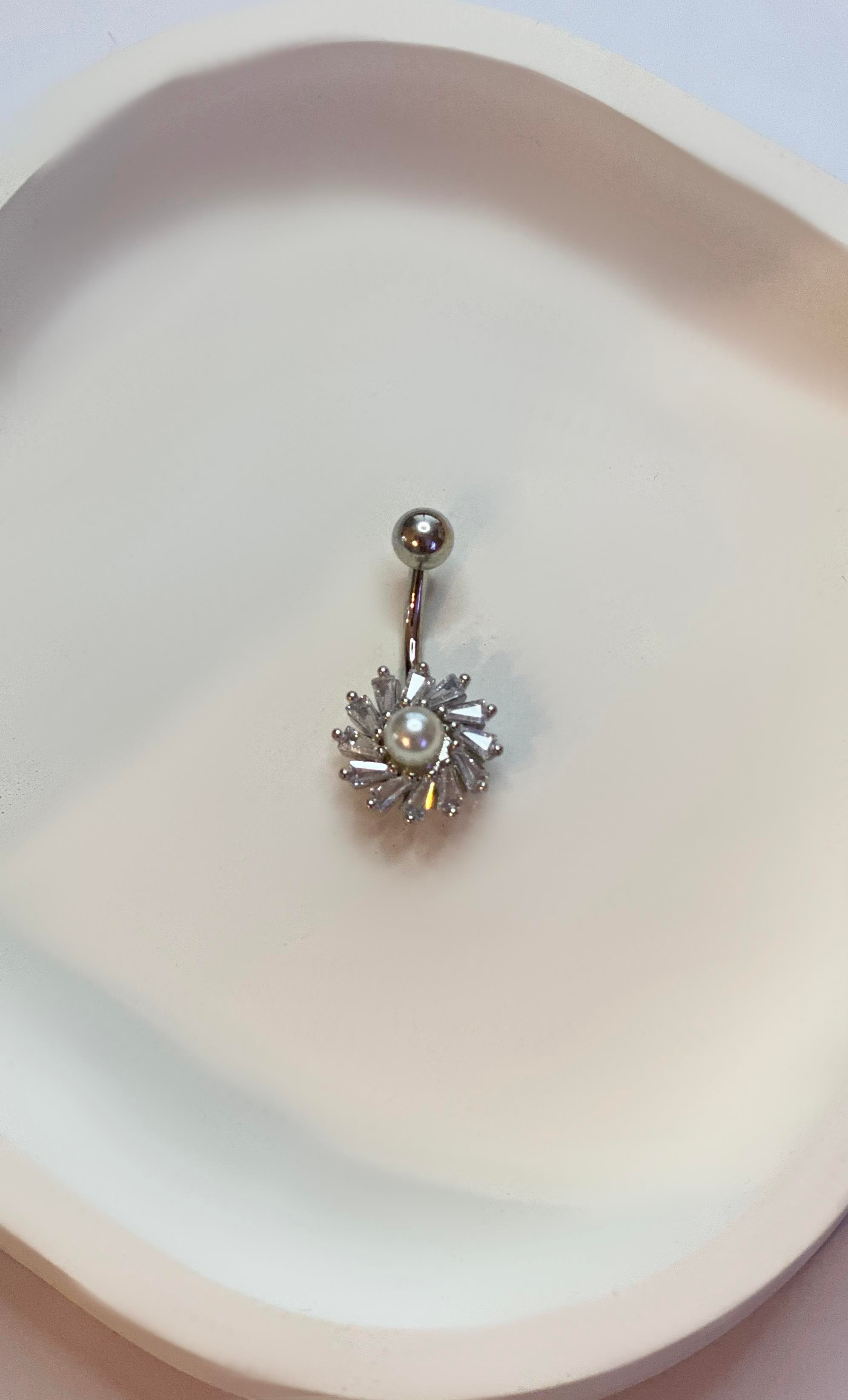 Kadın İnci Detay Çiçek Model Çelik Piercing