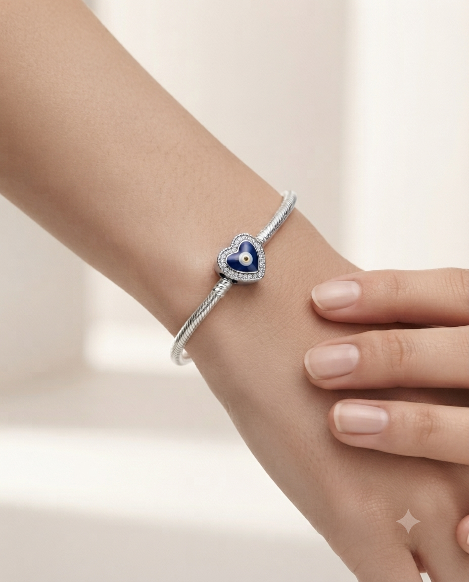 Kadın Nazar Boncuğu Model Kalp Detay Taşlı Gümüş Charm 