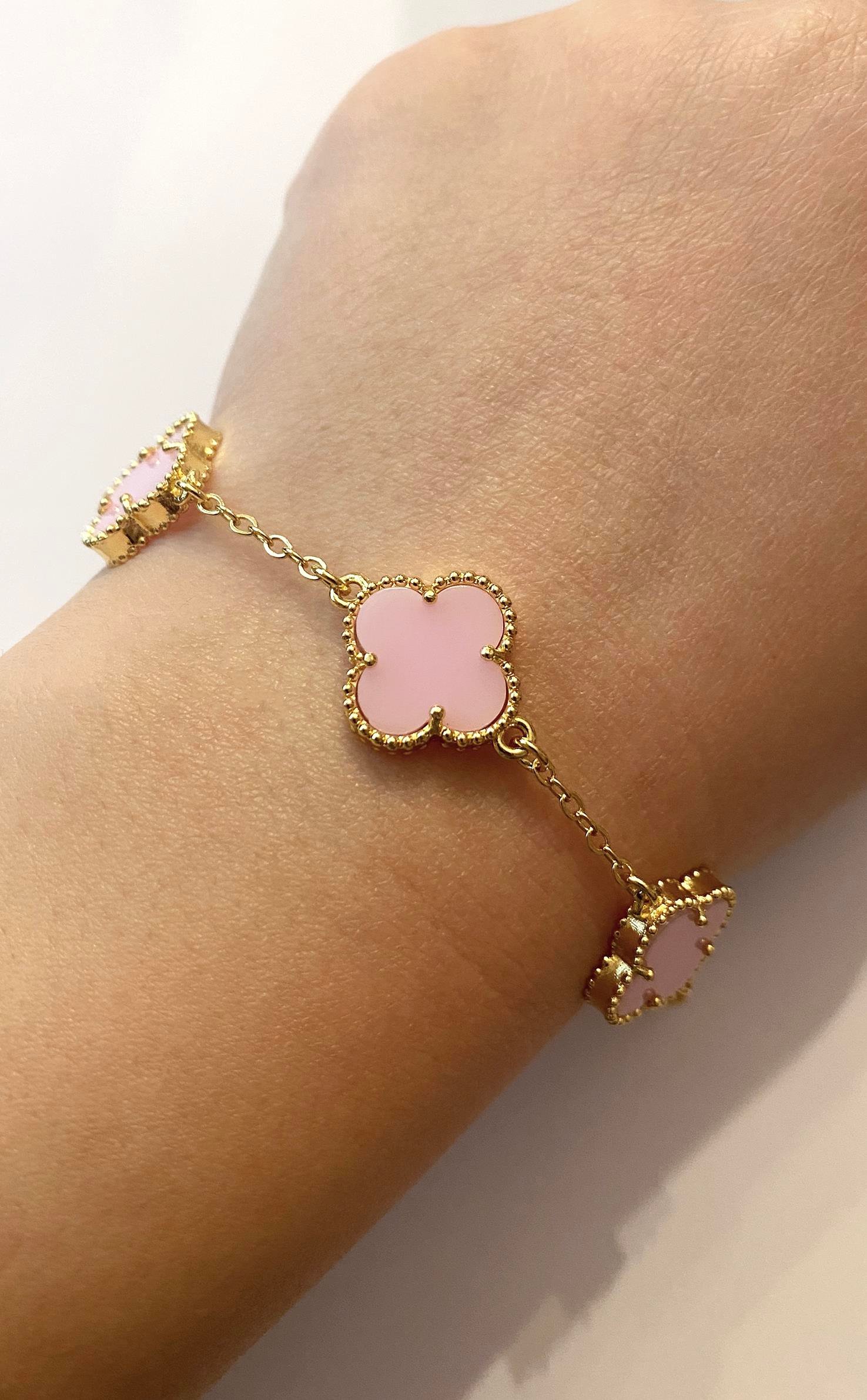 Kadın Pembe Renk Yonca Model Çelik Bileklik