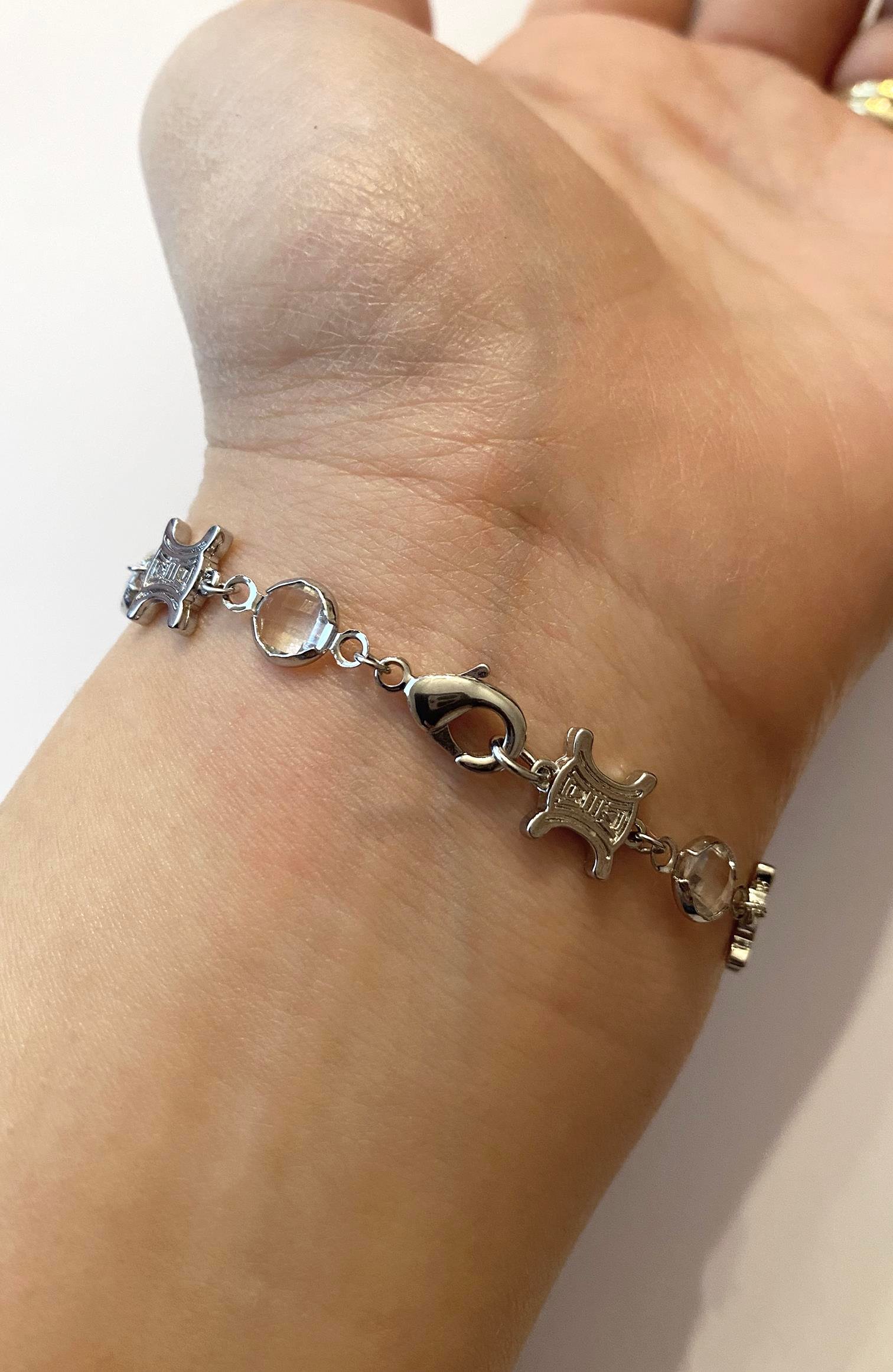 Kadın Sembol Model Taşlı Çelik Bileklik