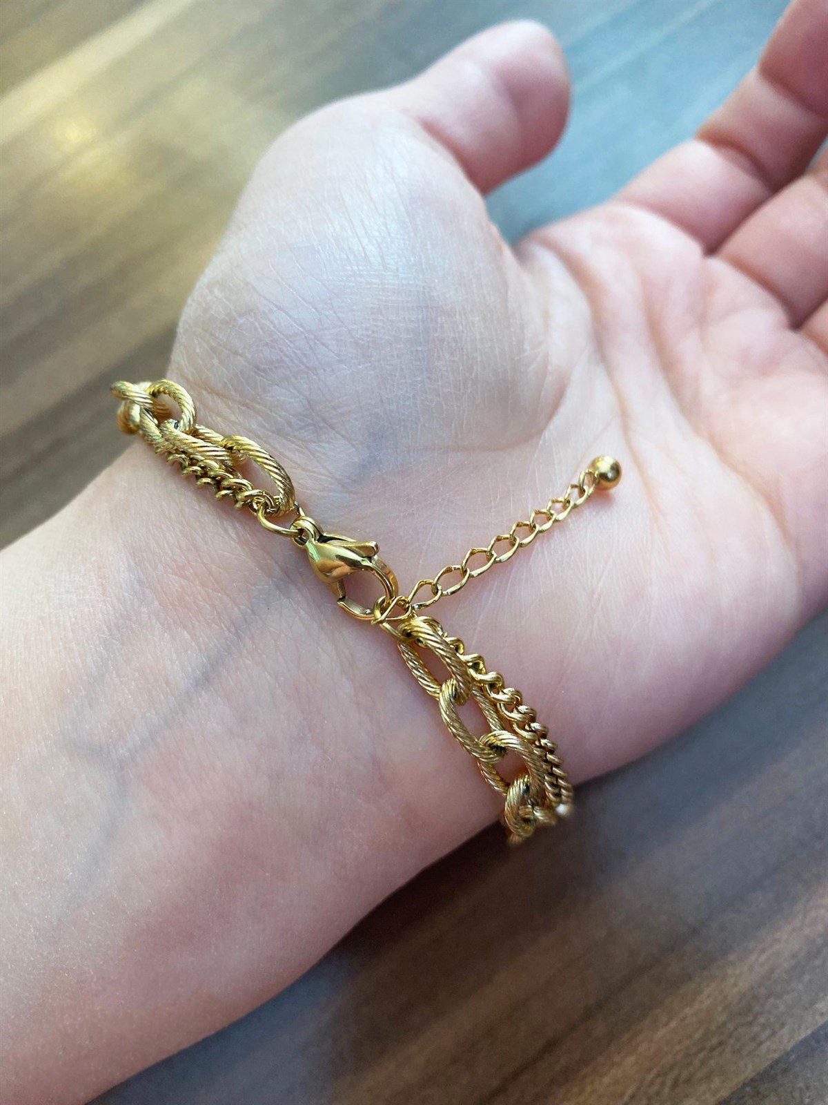 Kadın Siyah Yonca Model Gold Renk Detay Çelik Bileklik 