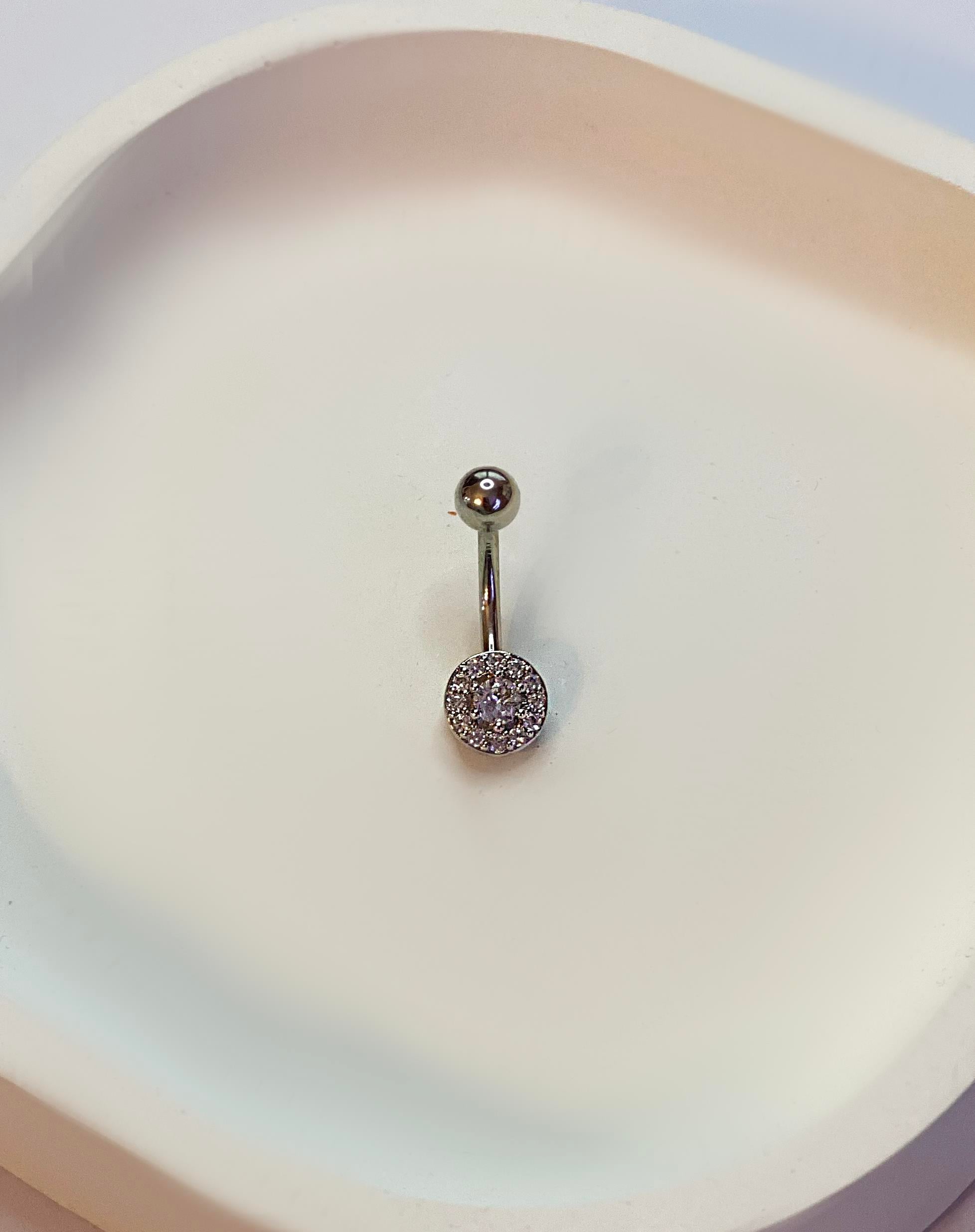 Kadın Taşlarla Çevrili Tek Taş Model Çelik Piercing