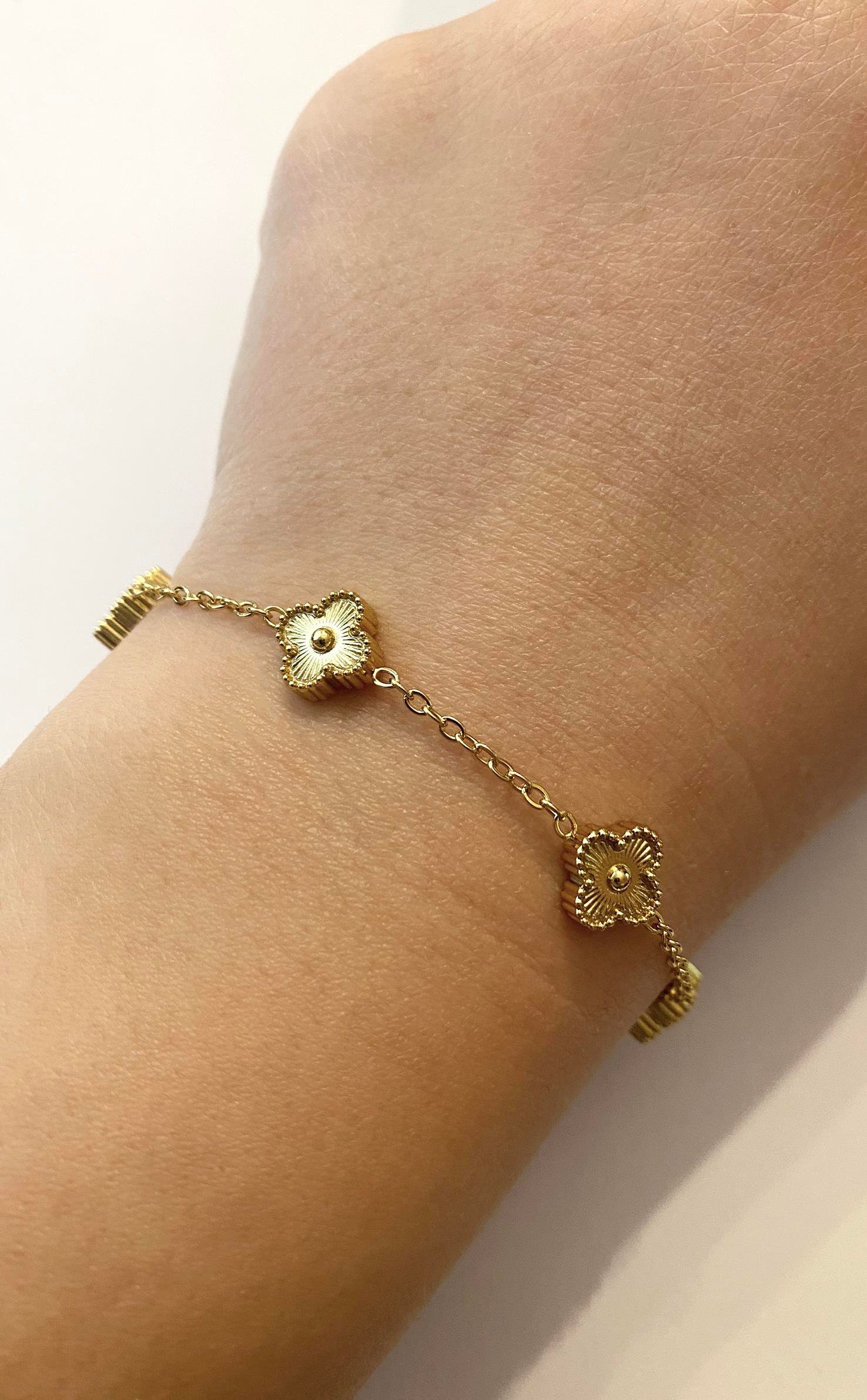 Kadın Tek Renk Çelik Yonca Model Bileklik