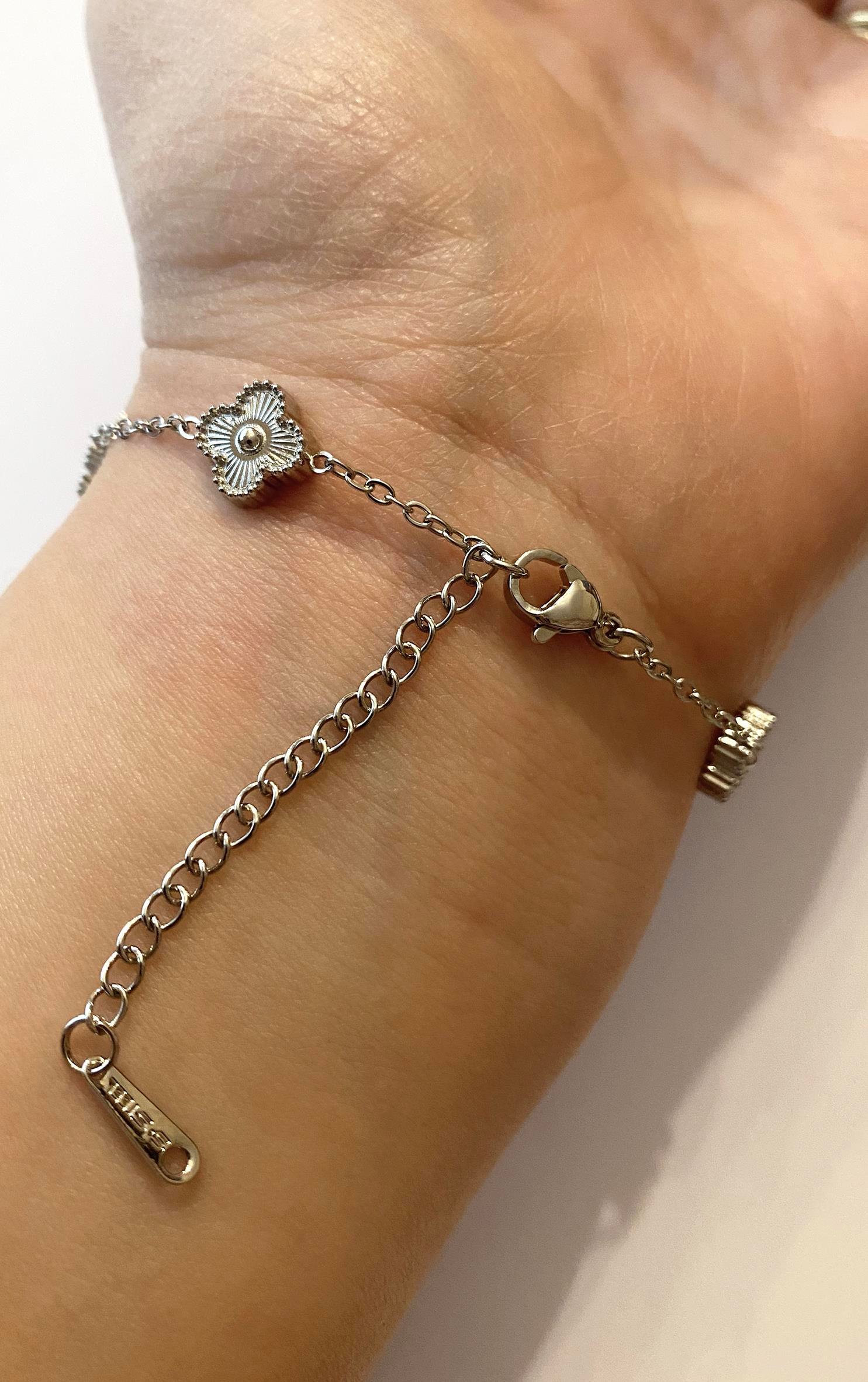 Kadın Tek Renk Çelik Yonca Model Bileklik