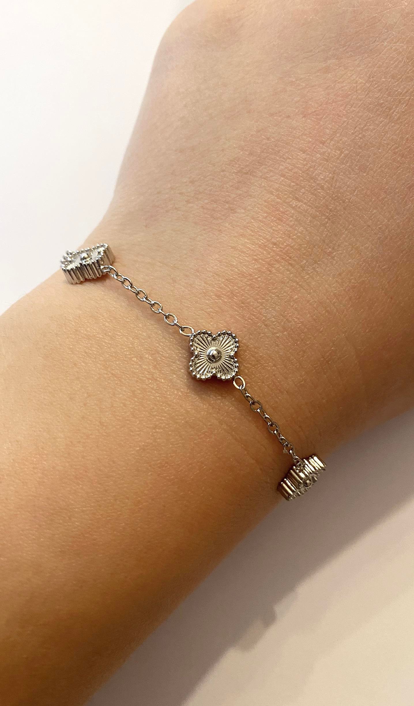 Kadın Tek Renk Çelik Yonca Model Bileklik