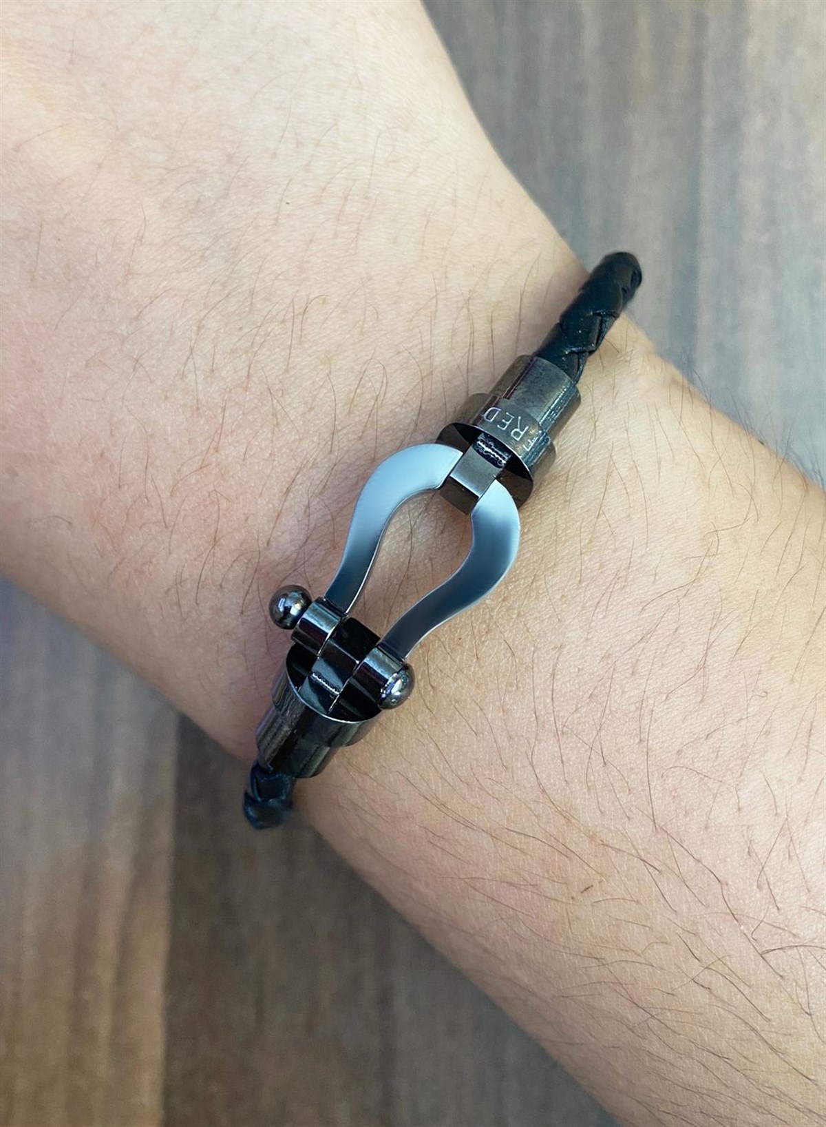Unisex Siyah Antrasit Renk Toka Detaylı Çelik Bileklik