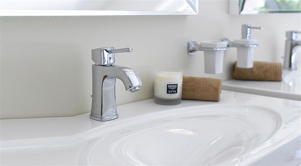 Grohe Grandera Lavabo Bataryası Sifon Kumandalı Krom 23303000