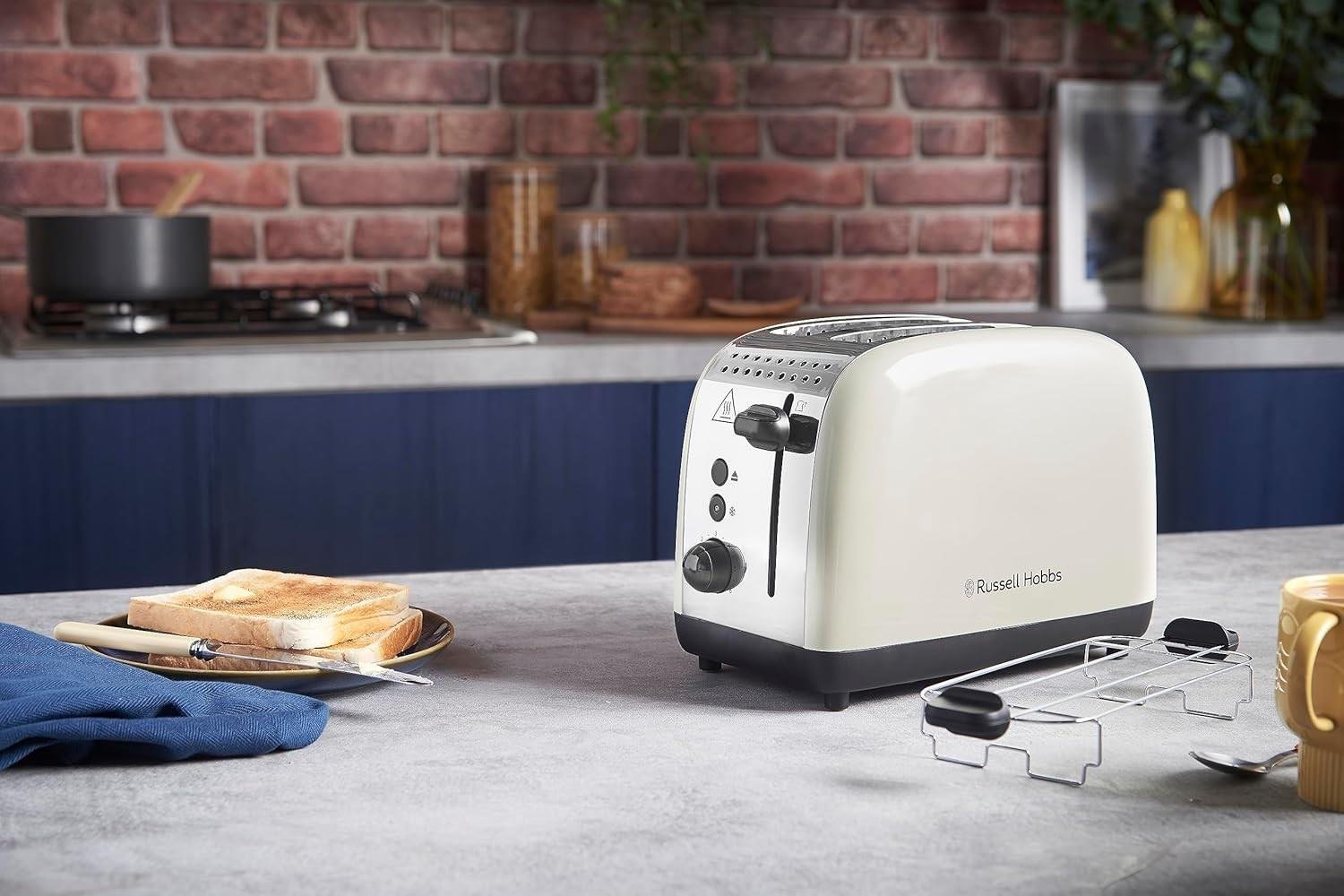 Russell Hobbs 23334-56/RH Colours Cream Toaster