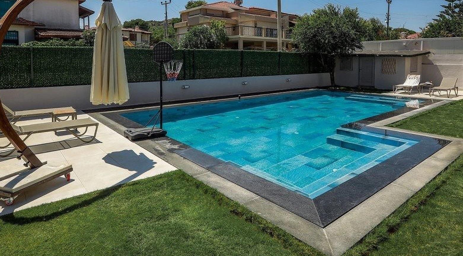 Serapool 33x66 Blue Bead Rec.