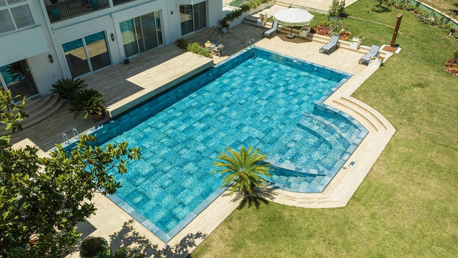 Serapool 33x66 Blue Bead Rec.