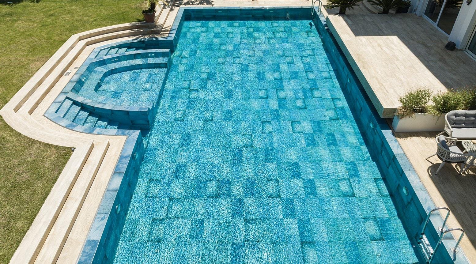 Serapool 33x66 Blue Bead Rec.