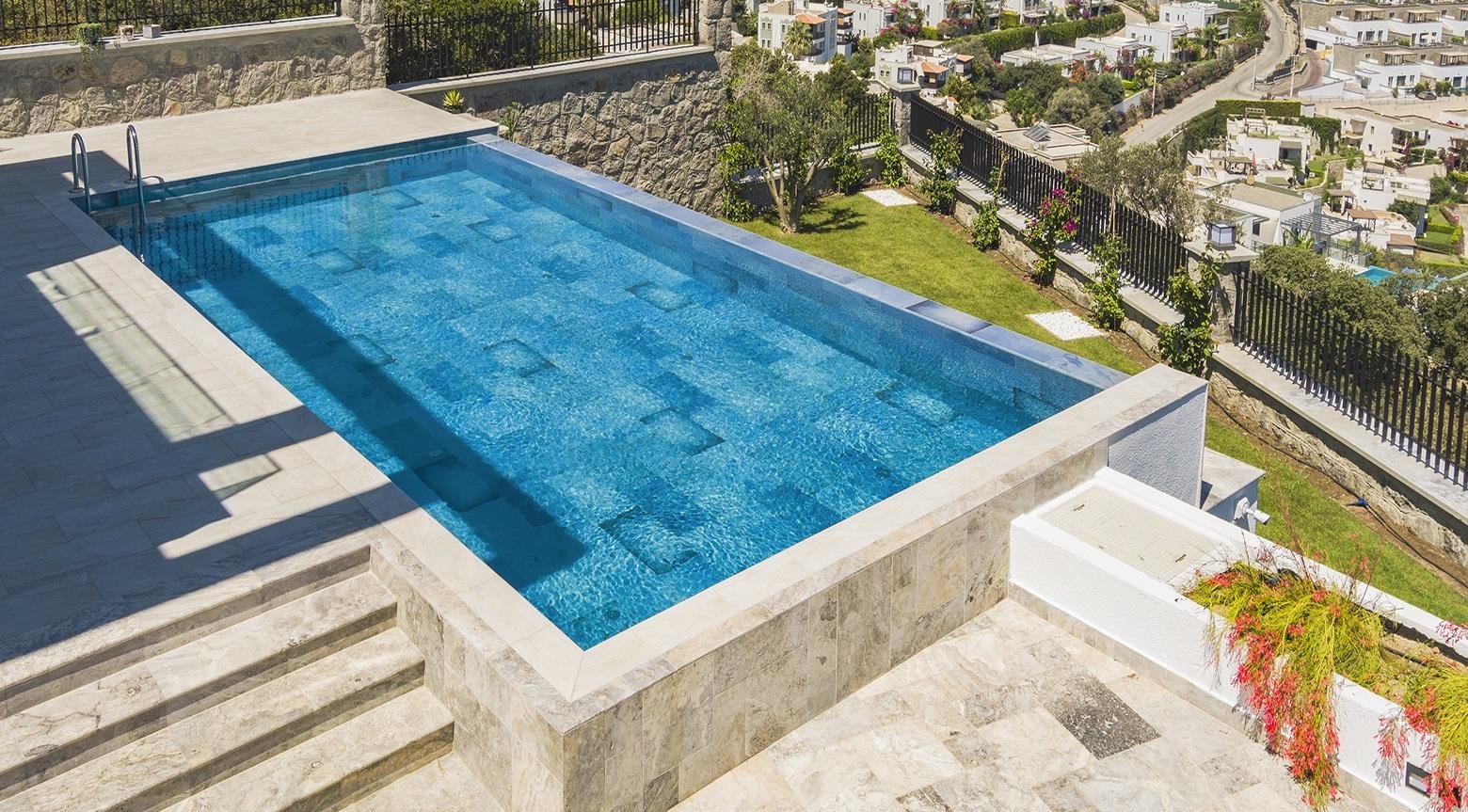Serapool 33x66 Blue Bead Rec.