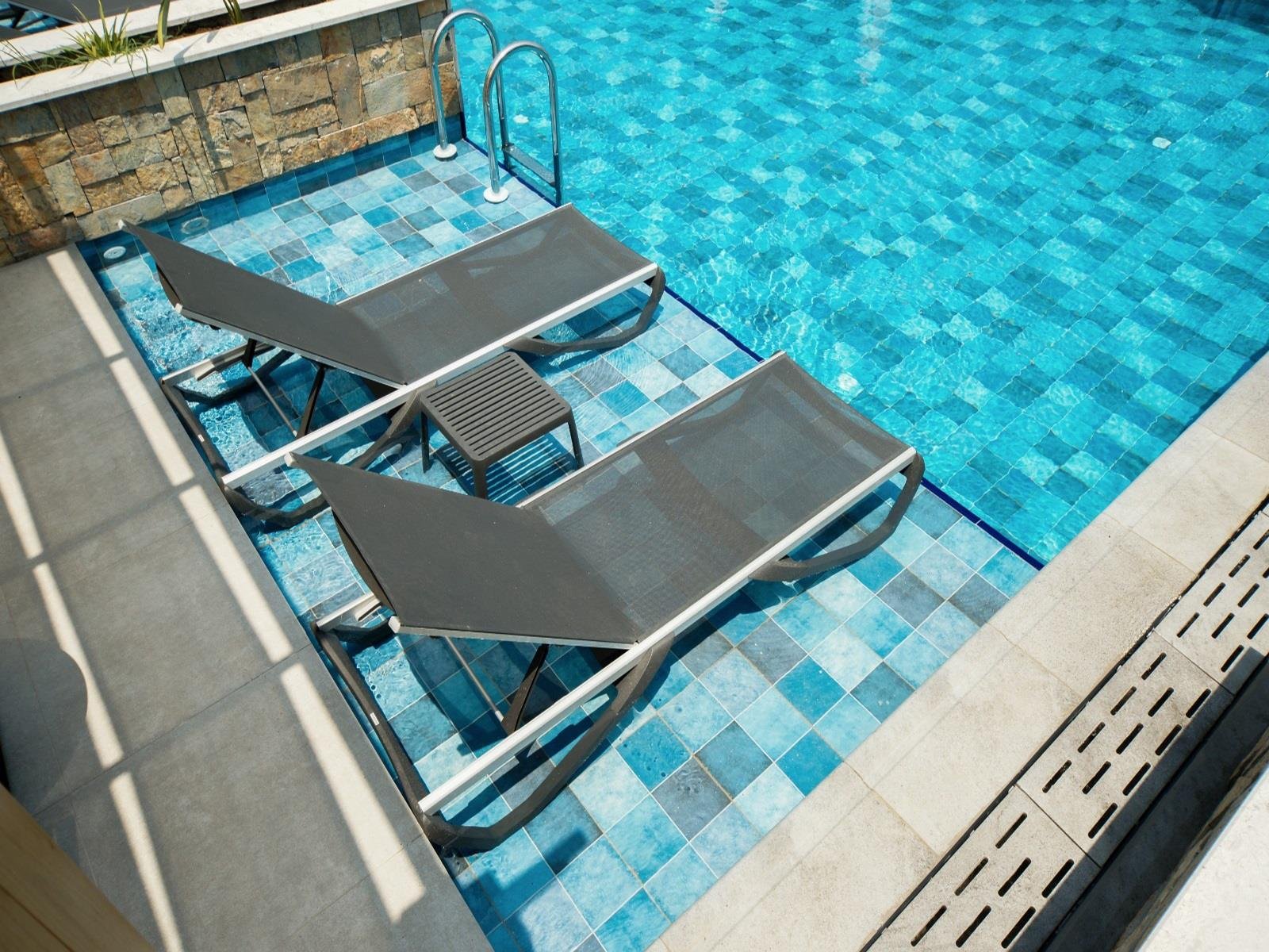 Serapool 33x66 Piazza Kobalt Rec.