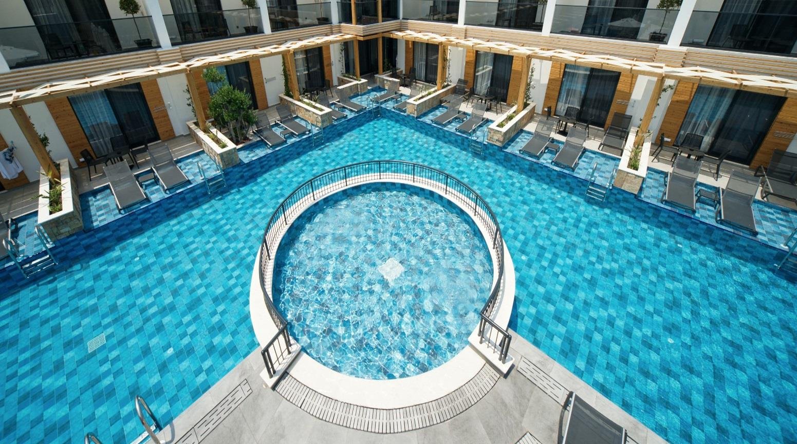 Serapool 33x66 Piazza Kobalt Rec.