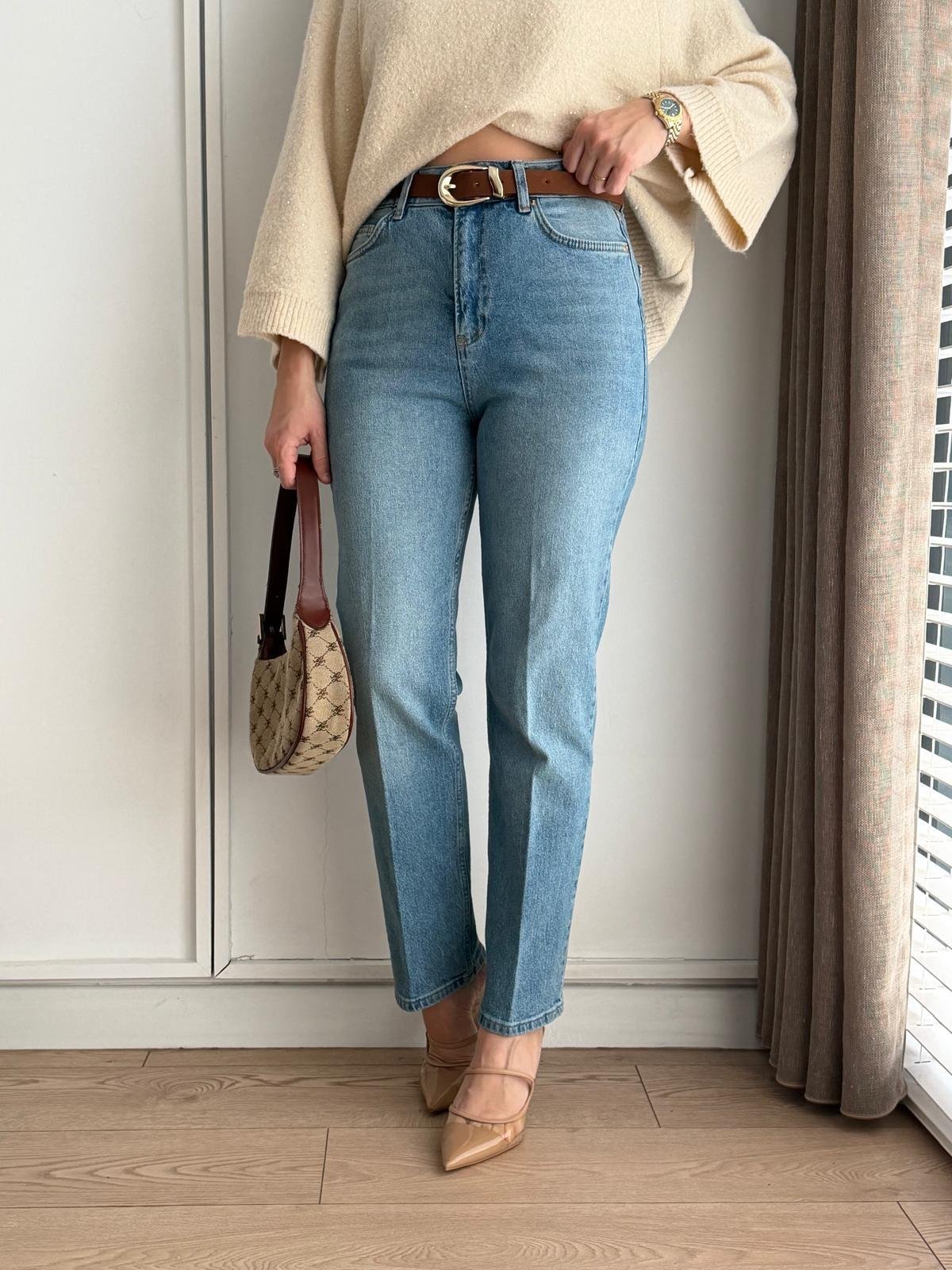 Açık mavi Kemerli Ütü İzli Mom Jean D910