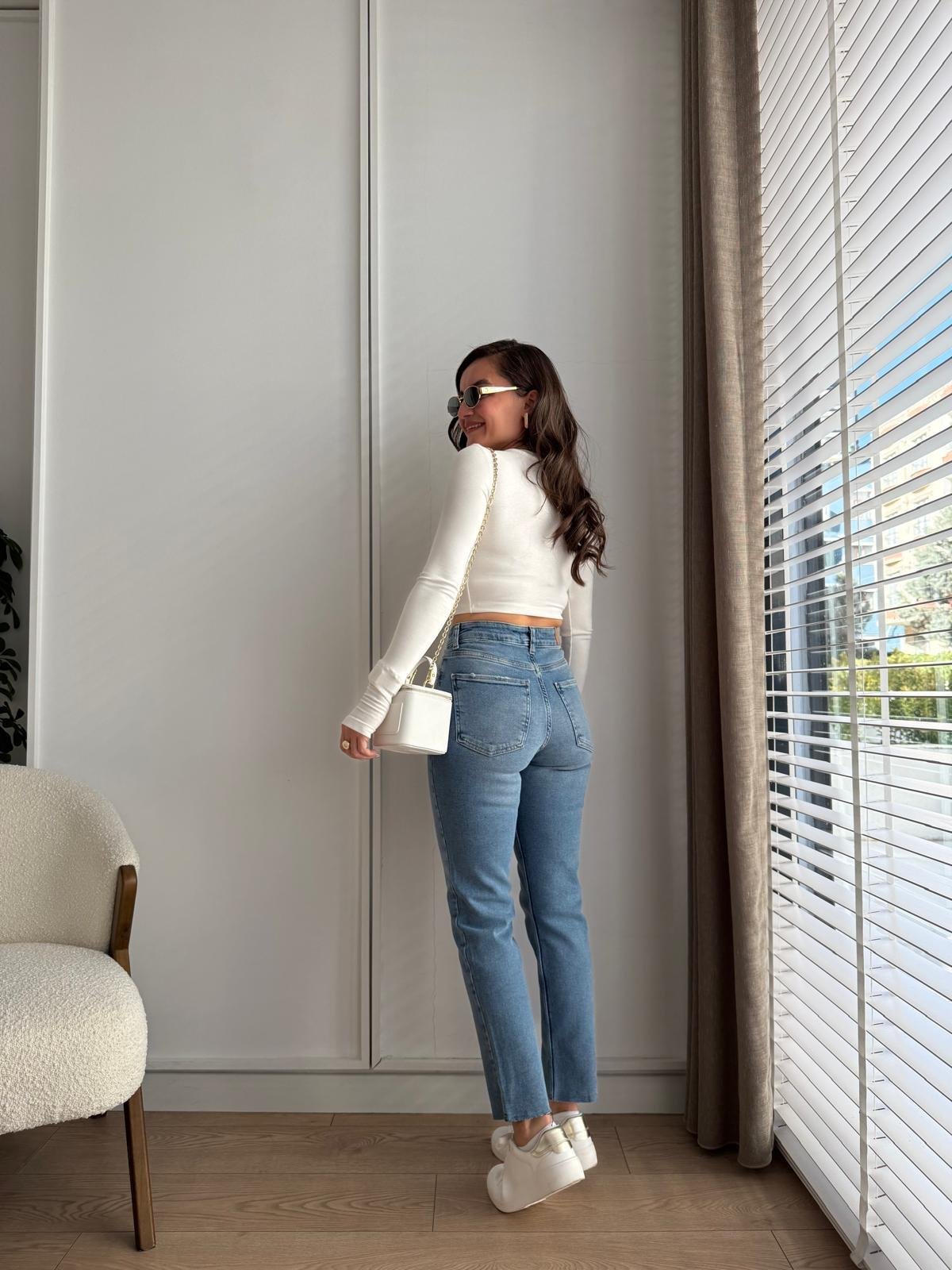 Açık mavi Yüksek Bel Full Likralı Paçası Kesik Mom Jean 0764
