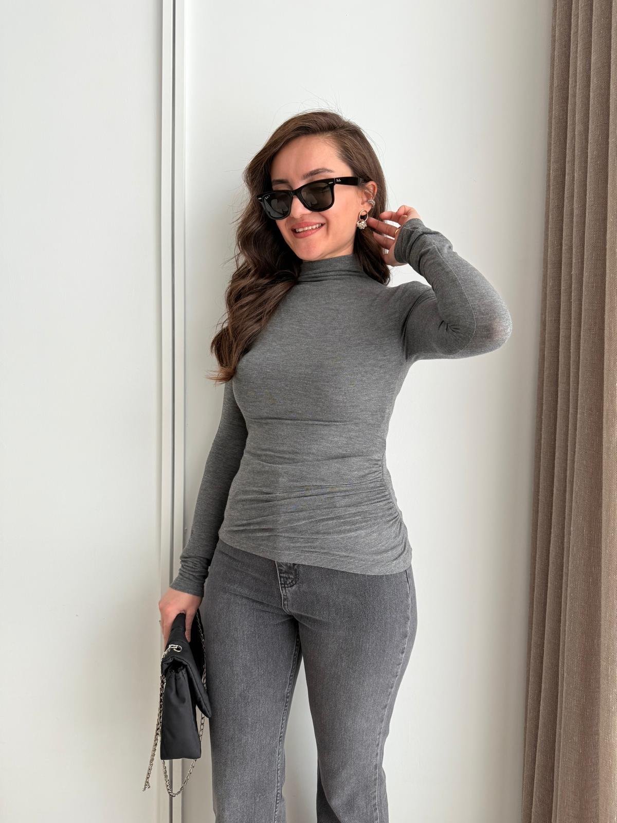 Antrasit Dik Yaka Drape Detaylı Bluz 251004