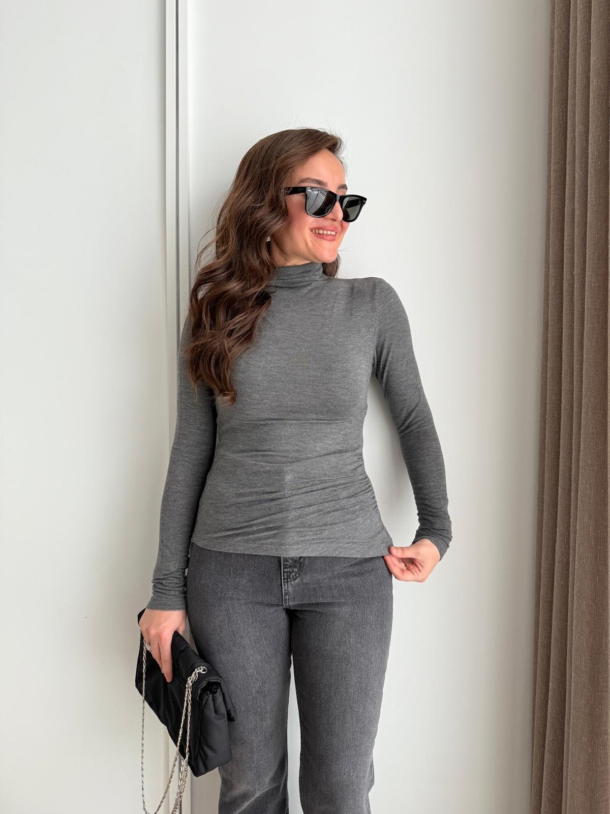 Antrasit Dik Yaka Drape Detaylı Bluz 251004