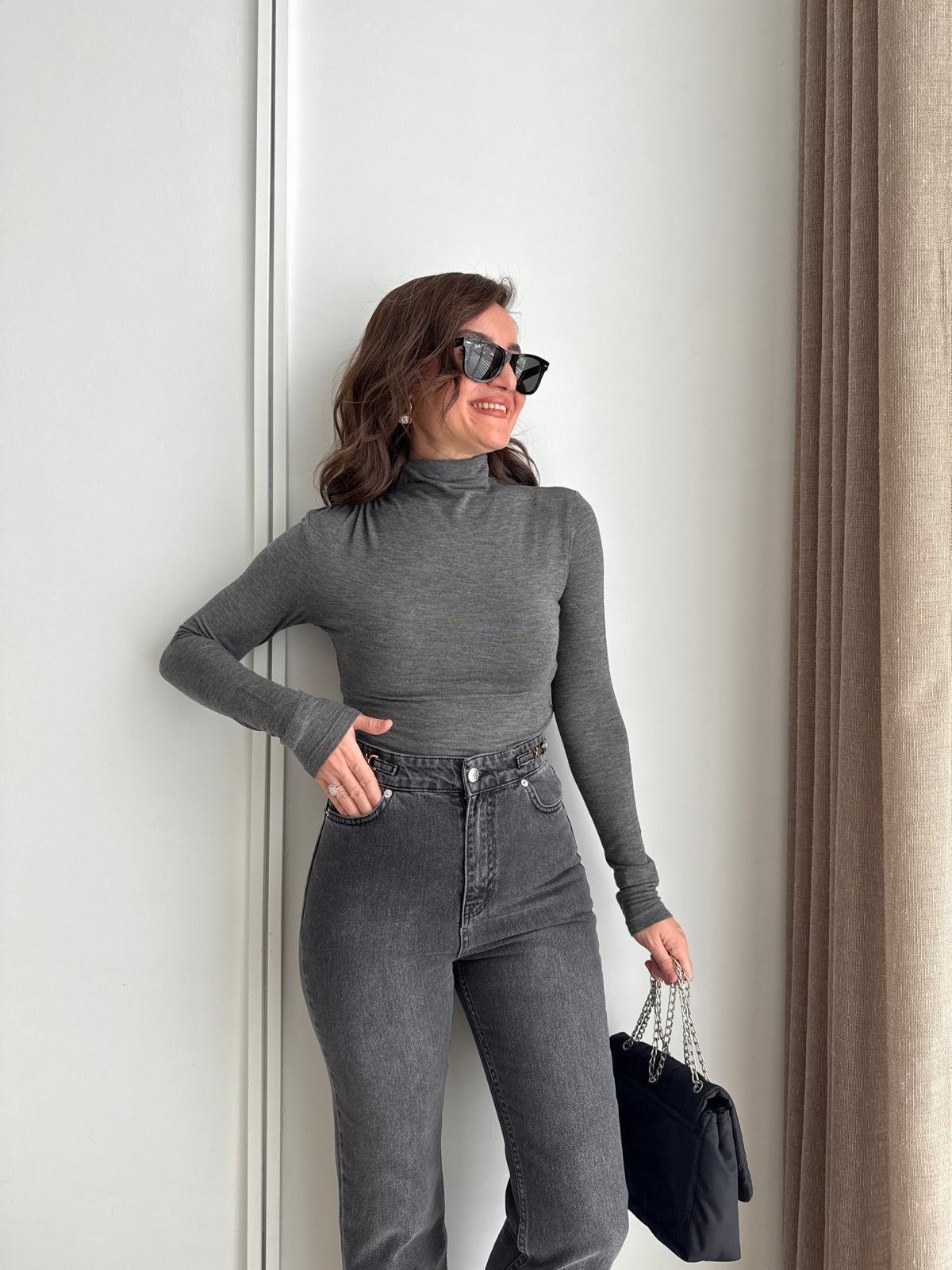 Antrasit Dik Yaka Drape Detaylı Bluz 251004