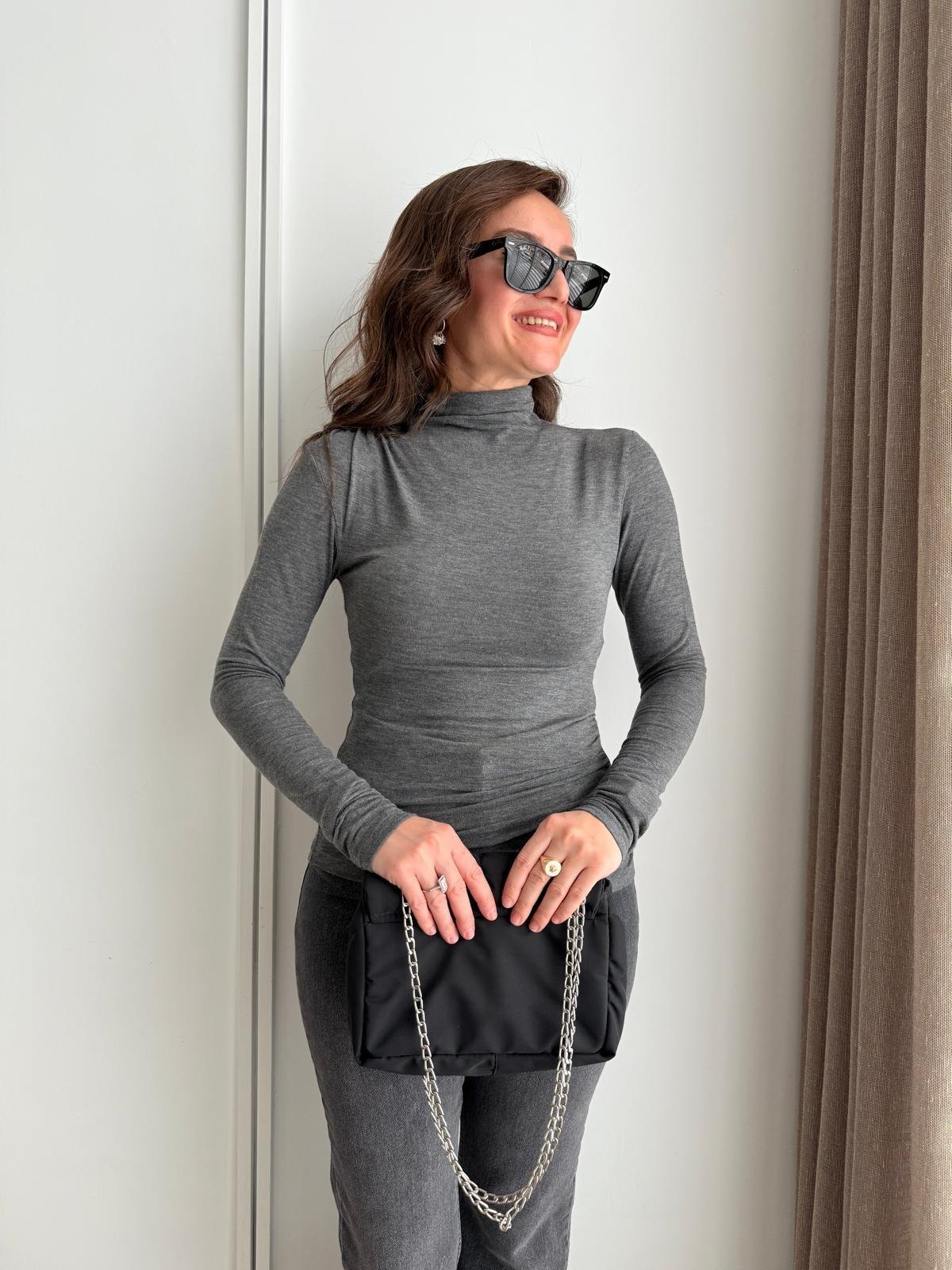 Antrasit Dik Yaka Drape Detaylı Bluz 251004
