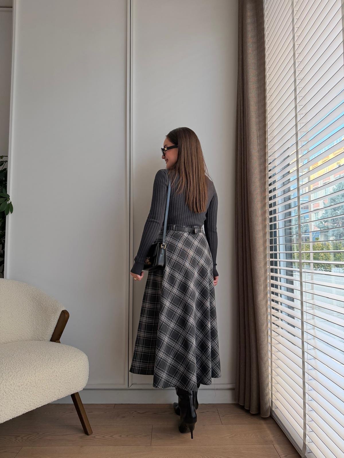 Antrasit Ön Düğme Detaylı Kemerli Ekose Etek 36977