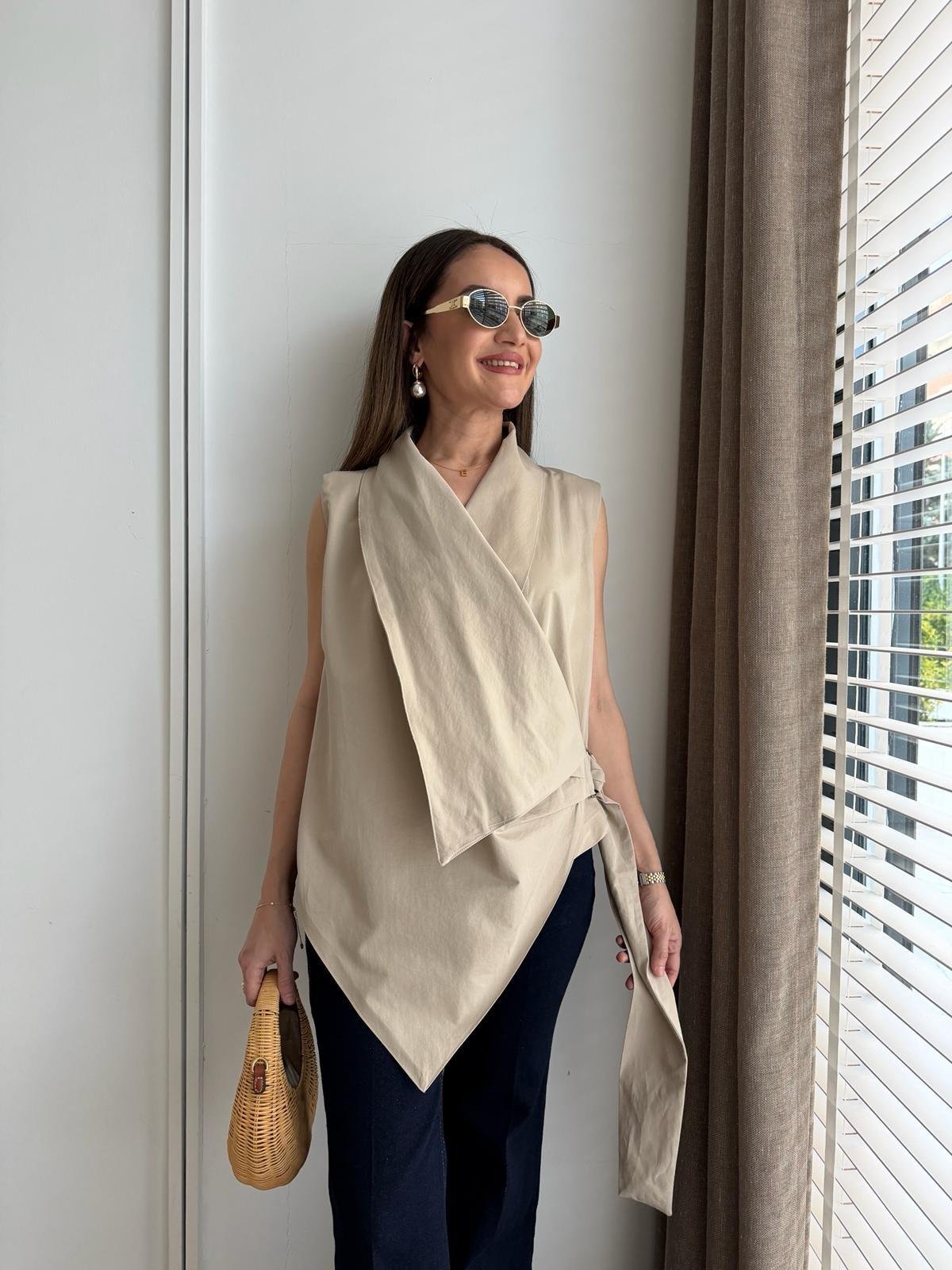 Bej Marka Model Kruvaze Toka Detaylı Bluz L073