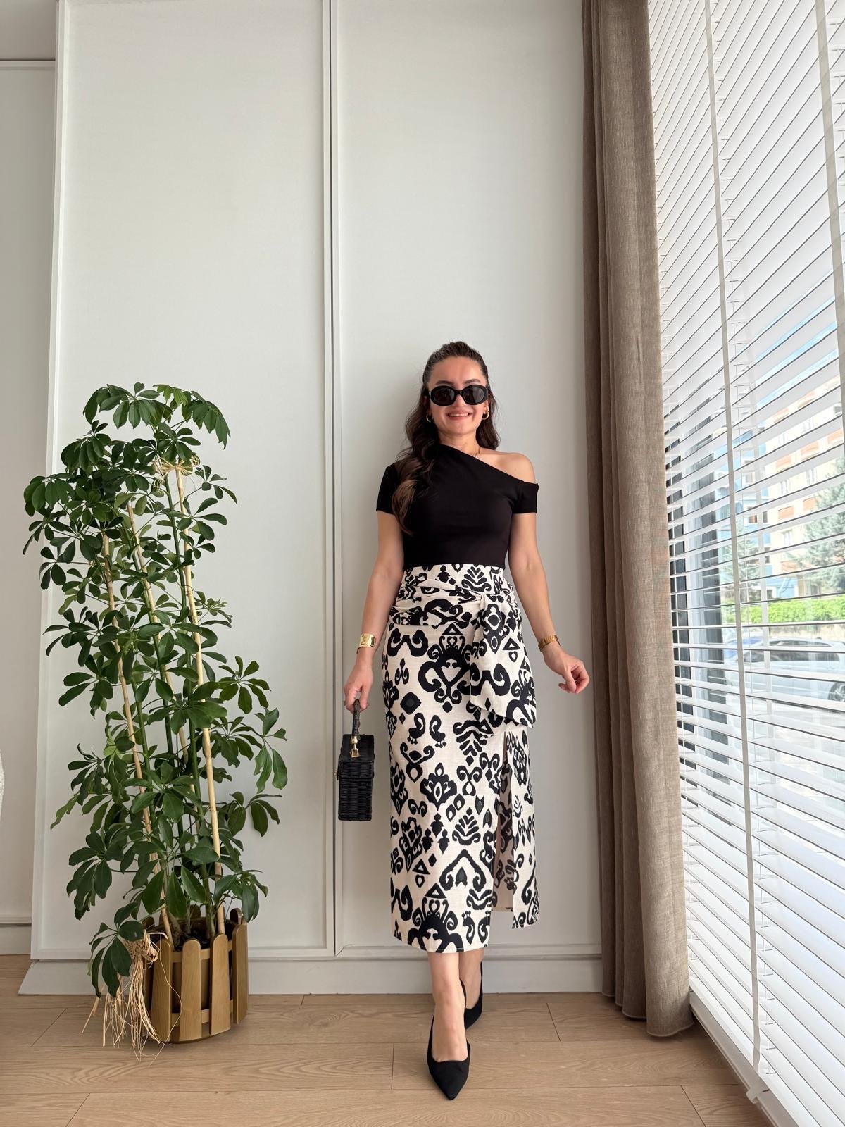 Bej Önü Bağlama Detaylı Yırtmaçlı Keten Etek 03348