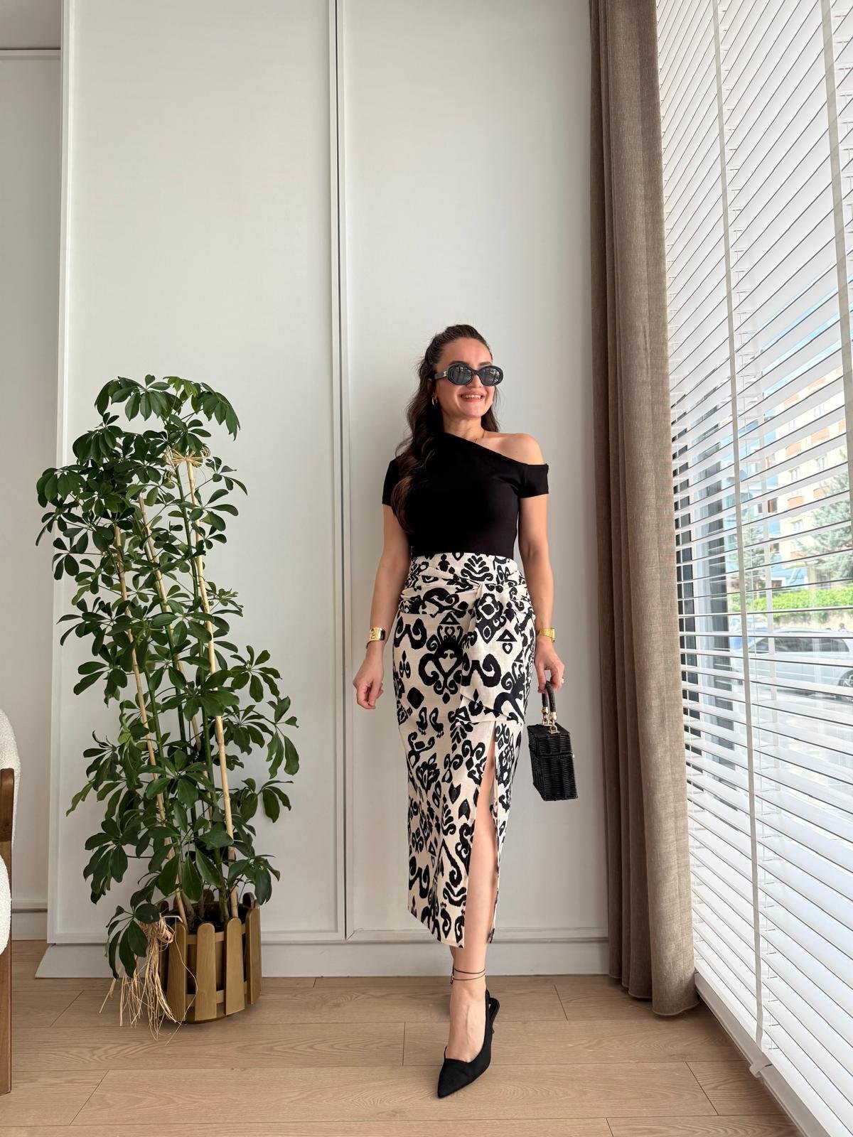 Bej Önü Bağlama Detaylı Yırtmaçlı Keten Etek 03348