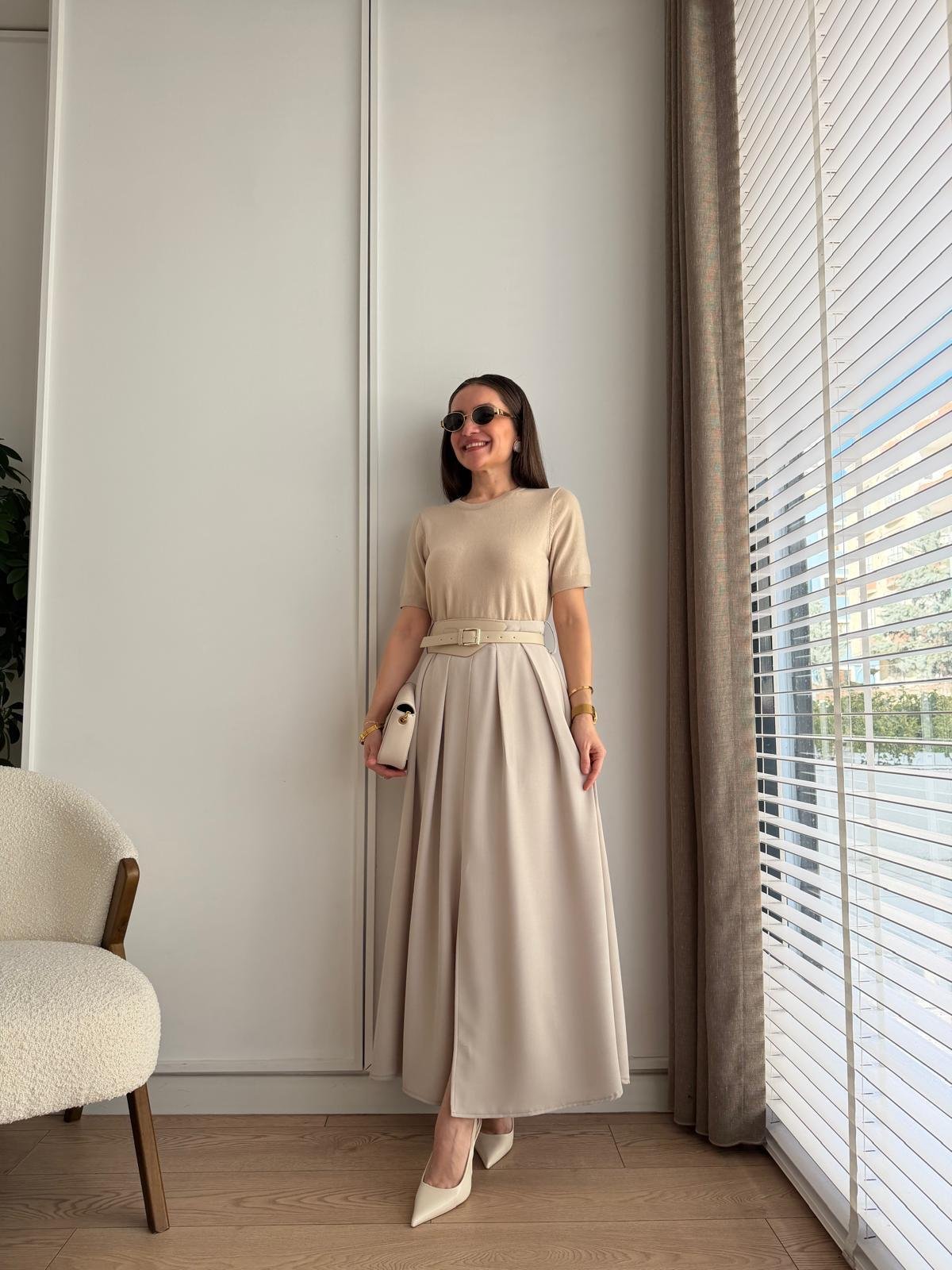 Bej Pileli Ön Yırtmaç Kemerli Etek 3376