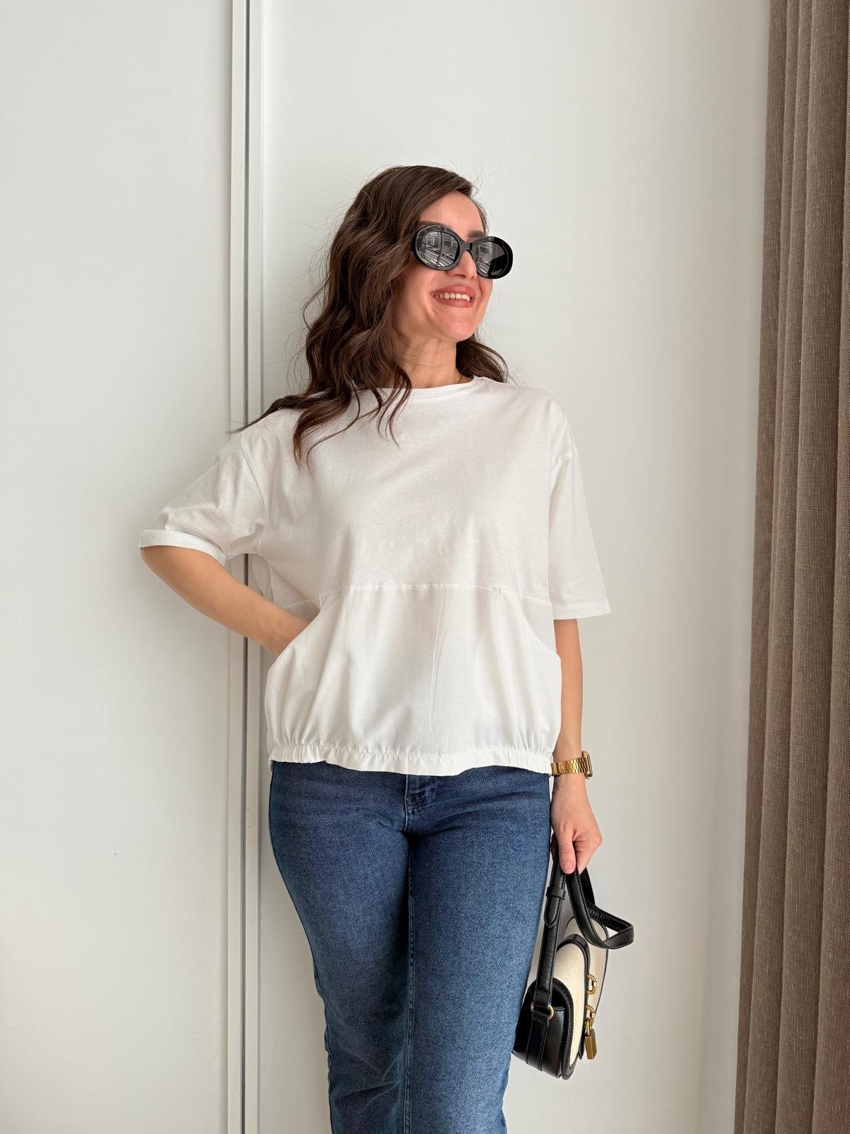 Beyaz Arkası Düğme Detaylı Cepli Tshirt 28678