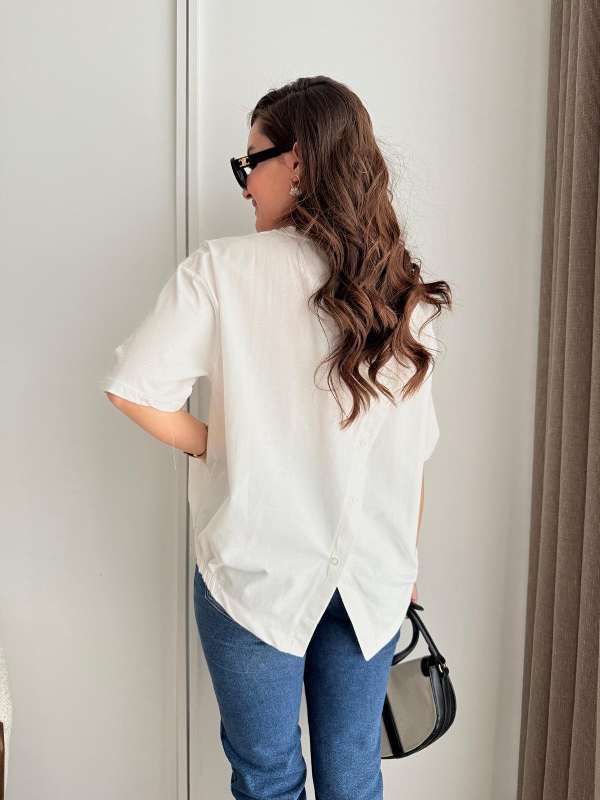Beyaz Arkası Düğme Detaylı Cepli Tshirt 28678