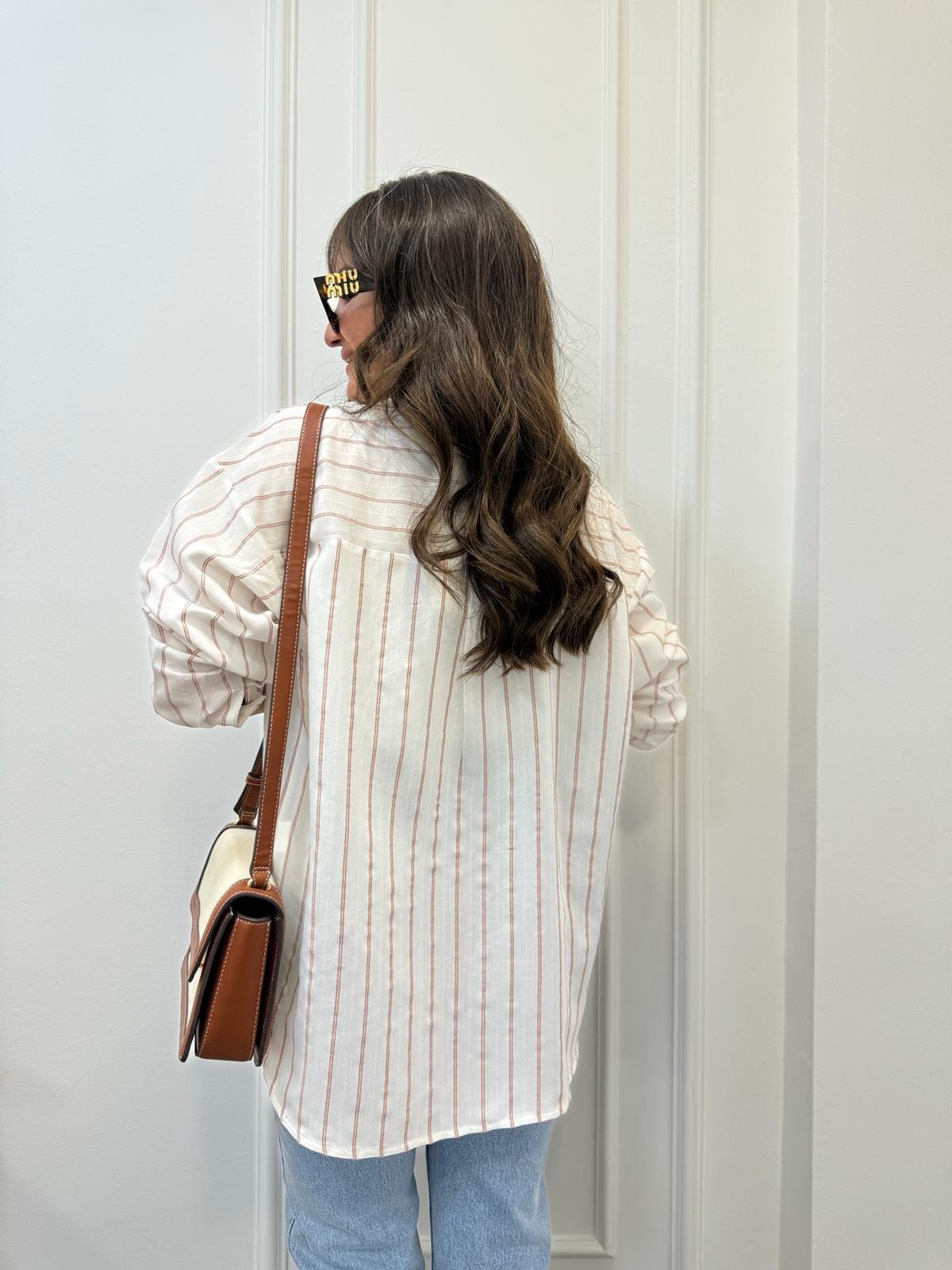 Beyaz Bej Çizgili Ön Cepli Oversize Gömlek 6047