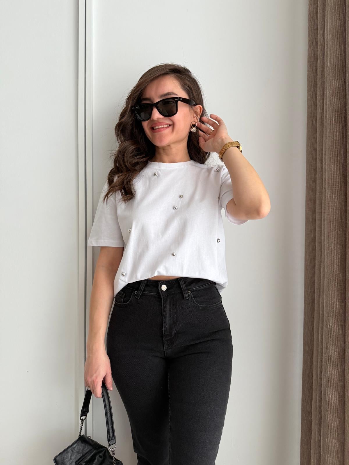 Beyaz Bisiklet Yaka Top Zımba Detaylı Tshirt 16259