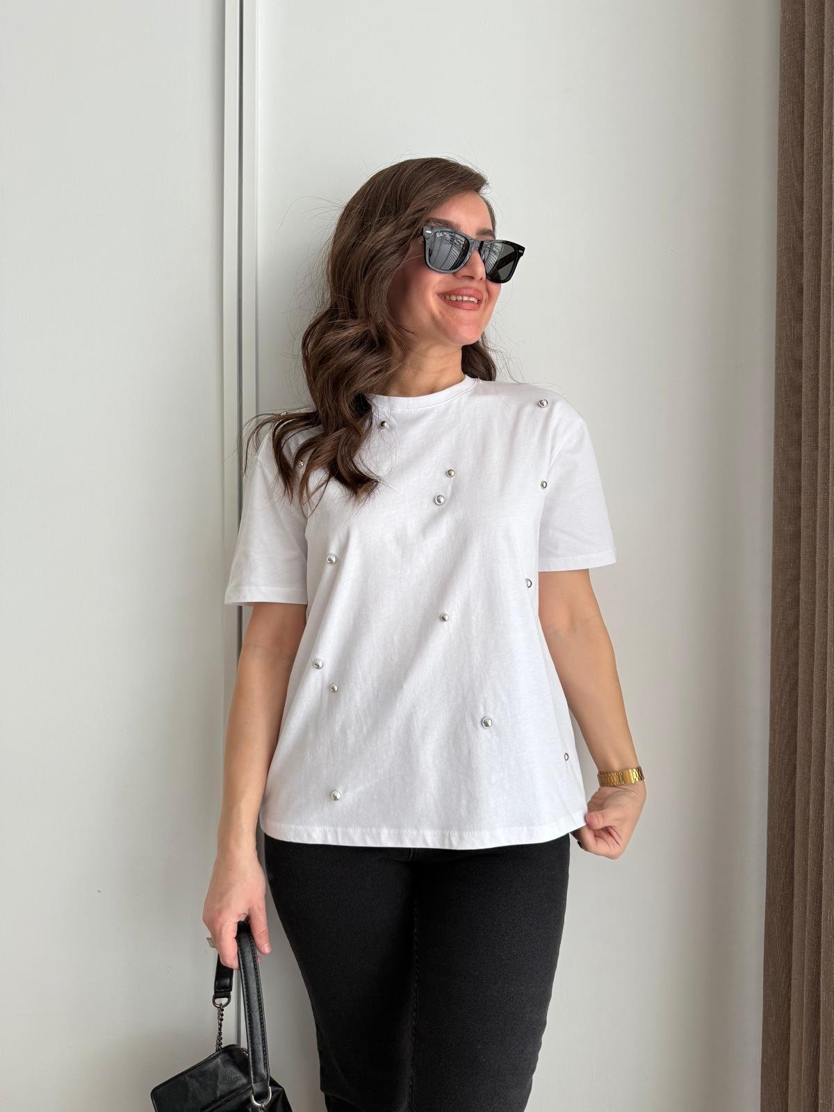 Beyaz Bisiklet Yaka Top Zımba Detaylı Tshirt 16259