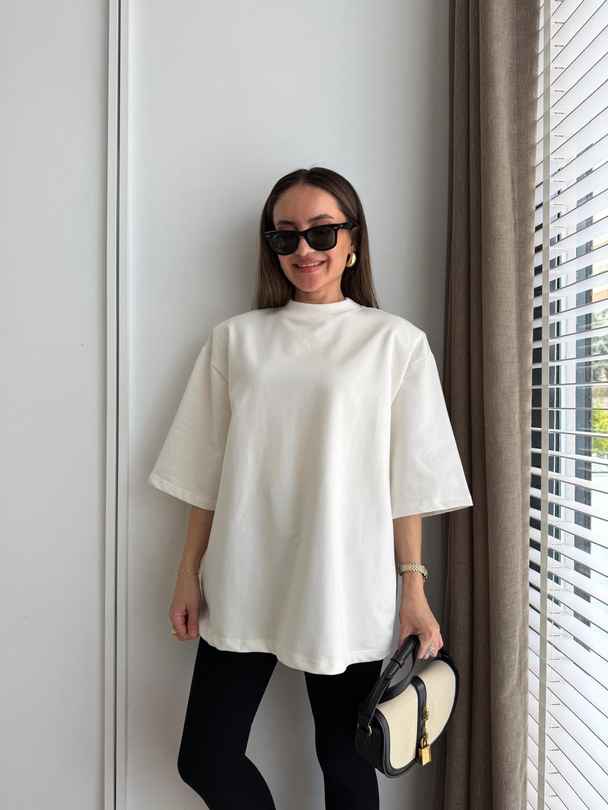 Beyaz Bisiklet Yaka Vatkalı Oversize Tshirt 36975